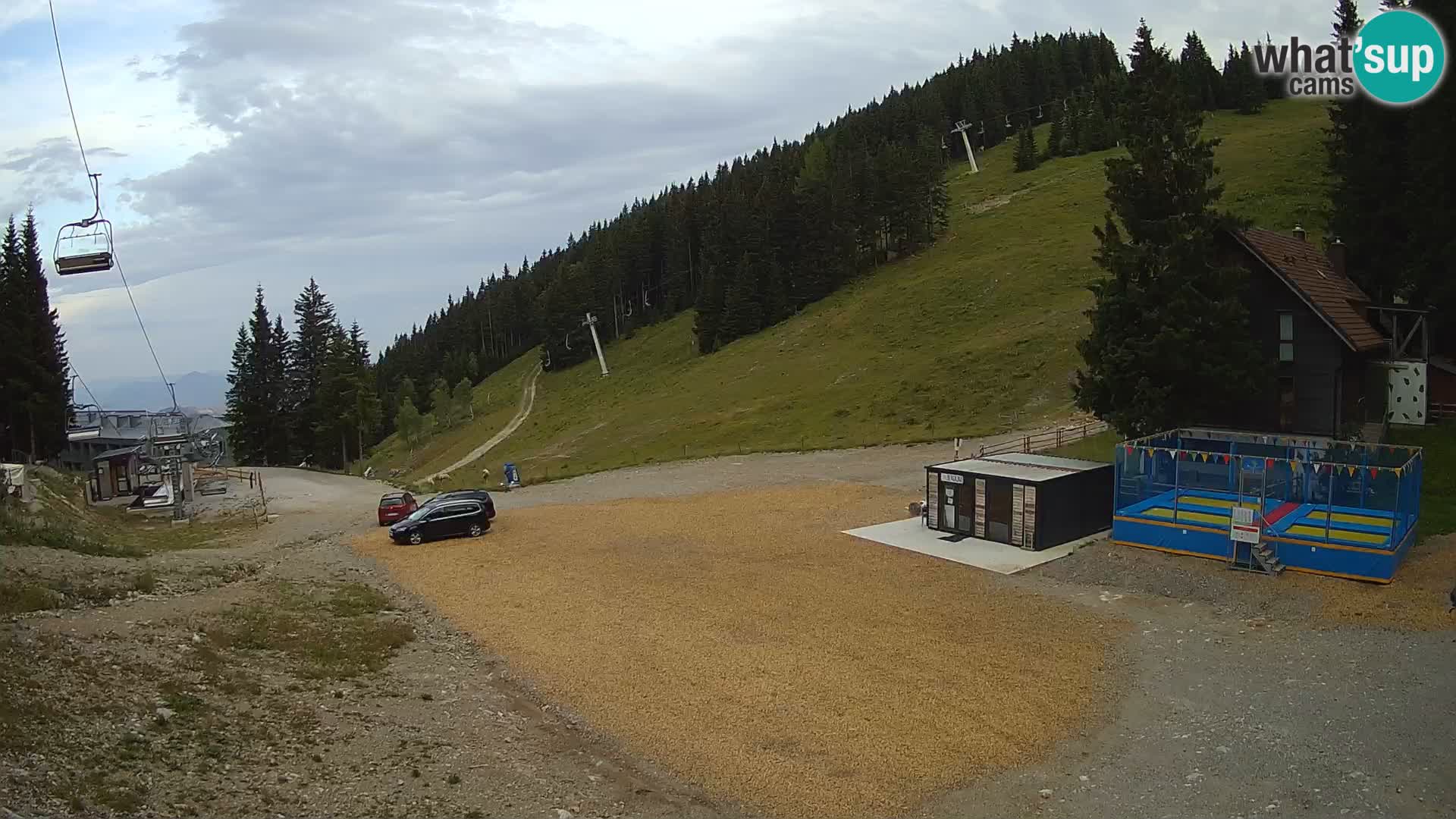 Spletna kamera smučišča GOLTE v živo – pogled na Medvedjak