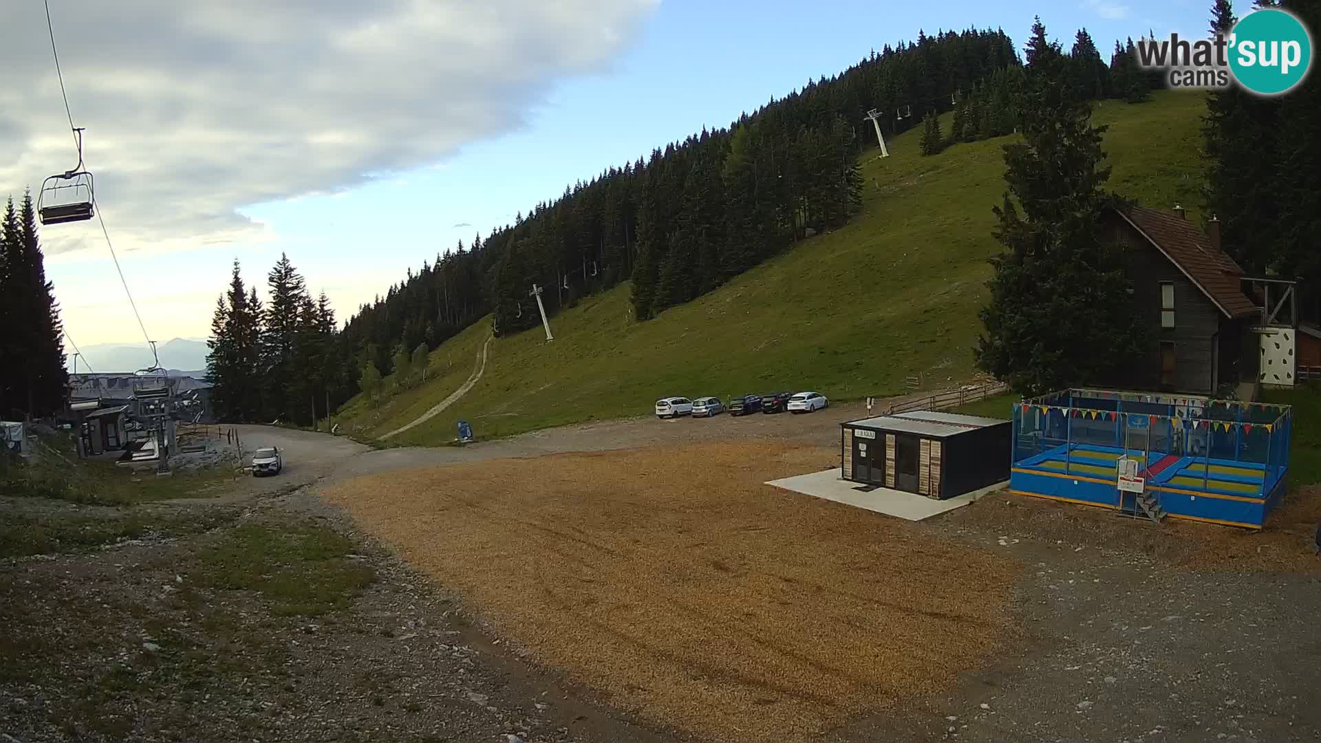 Spletna kamera smučišča GOLTE v živo – pogled na Medvedjak