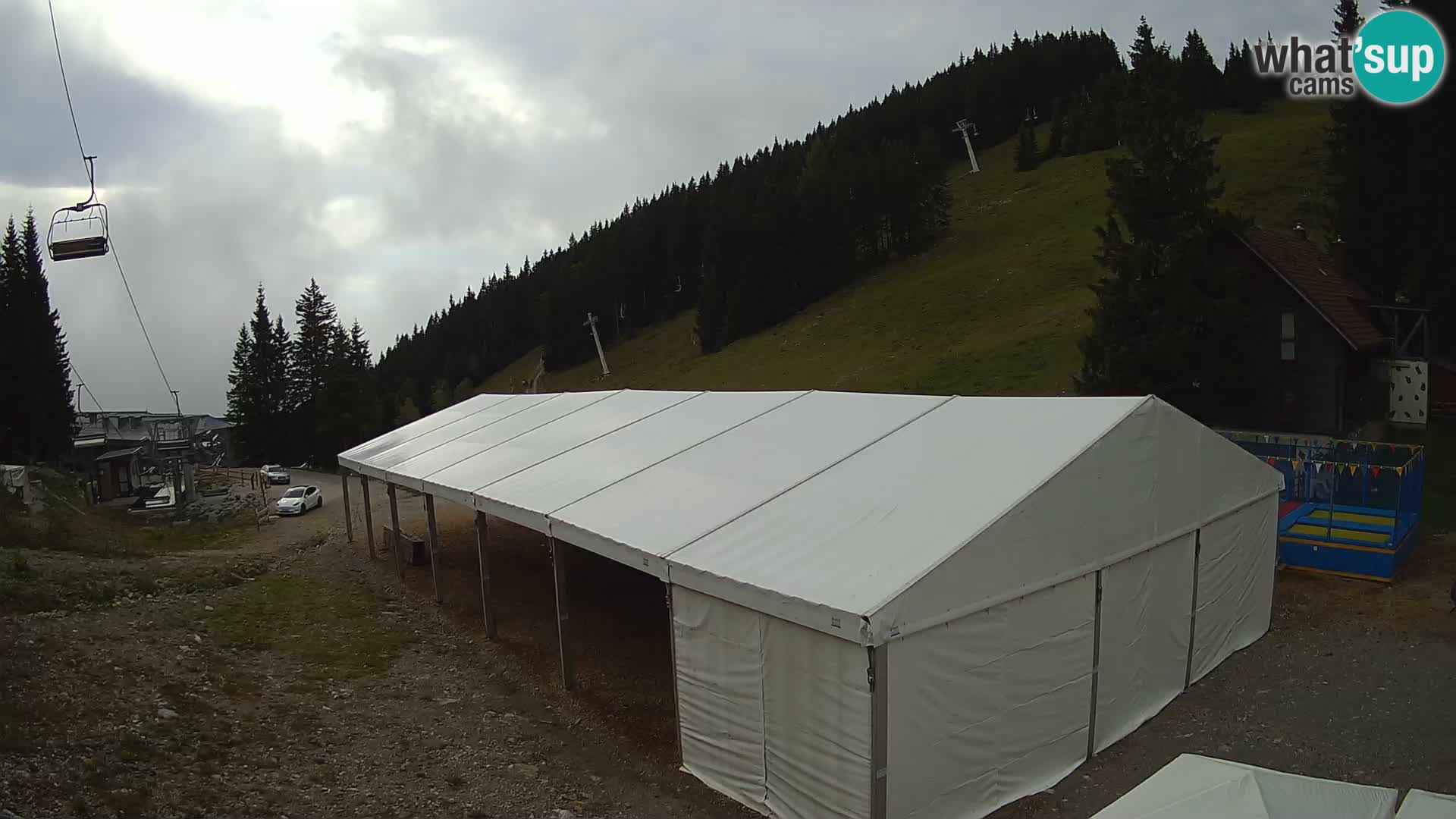 Spletna kamera smučišča GOLTE v živo – pogled na Medvedjak