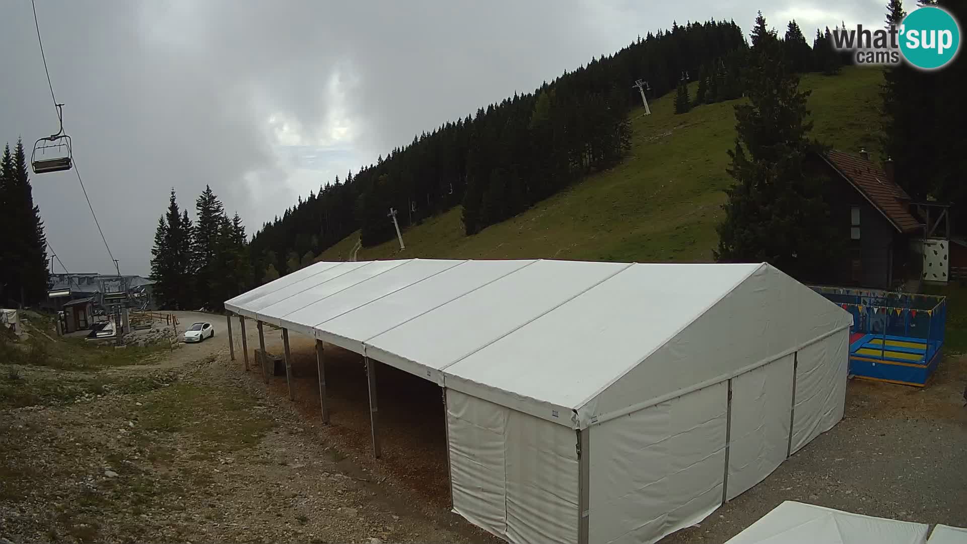 Spletna kamera smučišča GOLTE v živo – pogled na Medvedjak