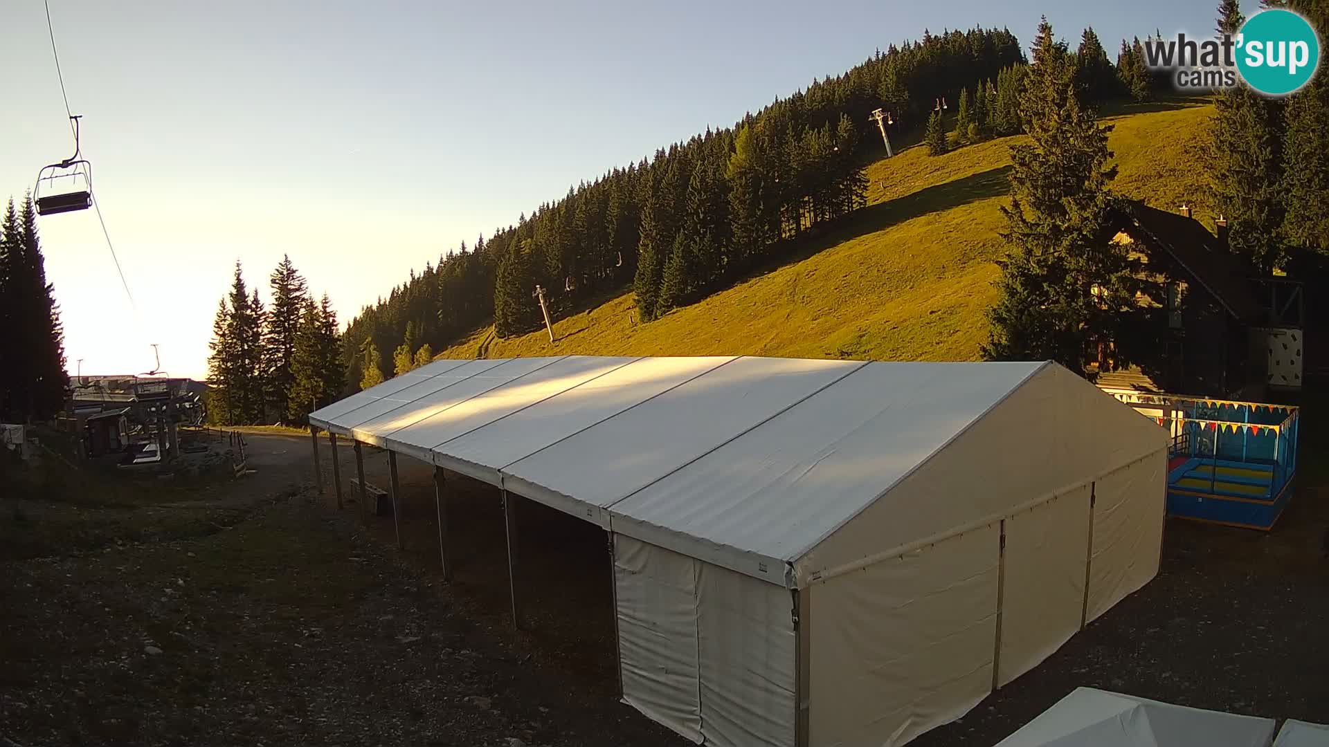 Spletna kamera smučišča GOLTE v živo – pogled na Medvedjak