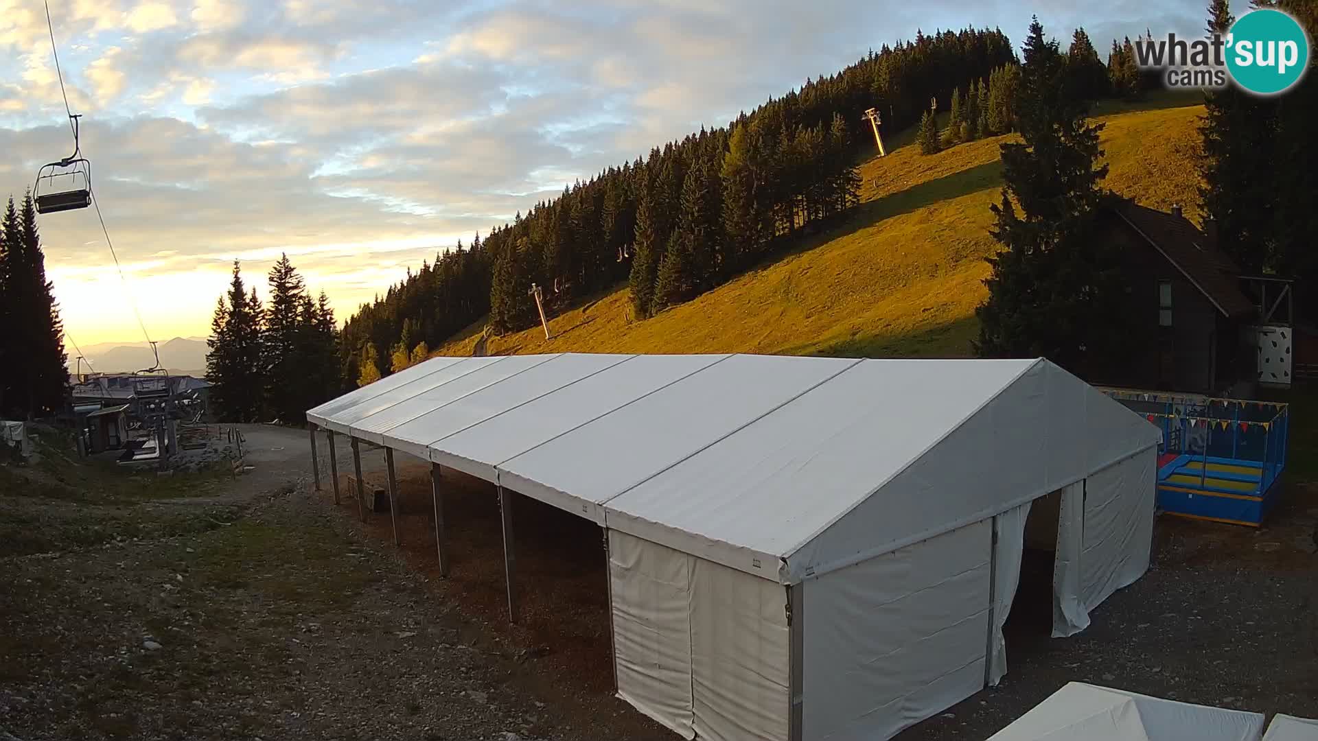 Spletna kamera smučišča GOLTE v živo – pogled na Medvedjak