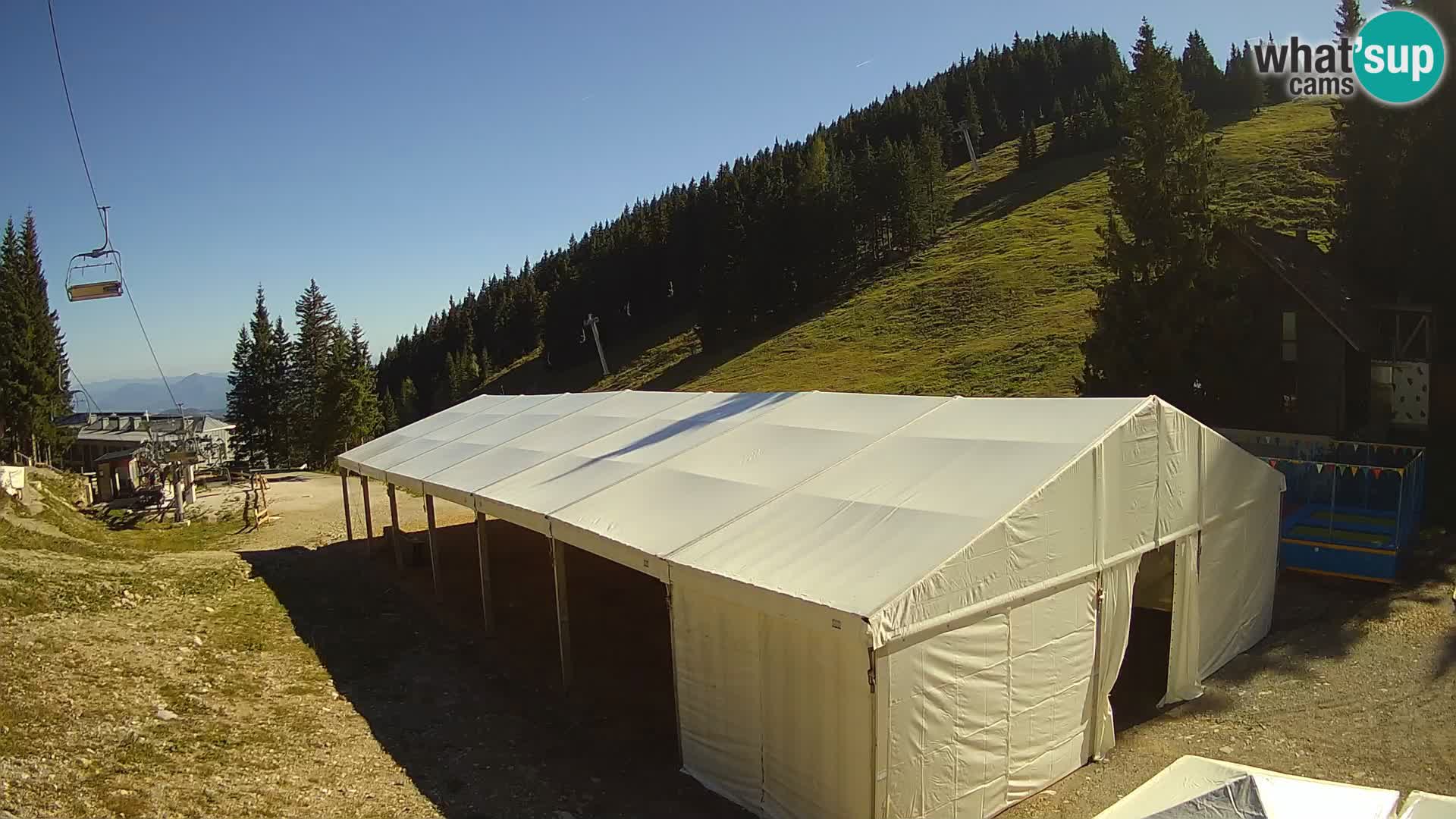 Spletna kamera smučišča GOLTE v živo – pogled na Medvedjak