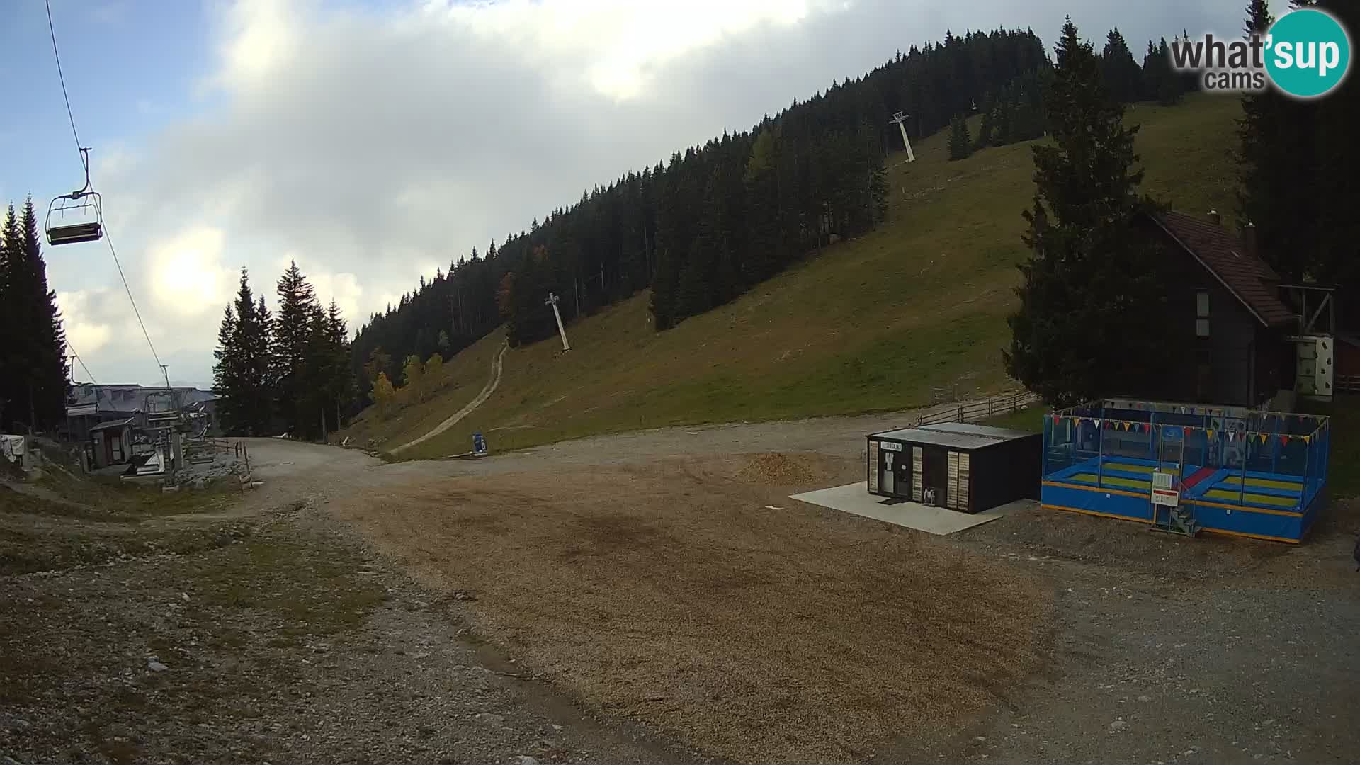 Spletna kamera smučišča GOLTE v živo – pogled na Medvedjak
