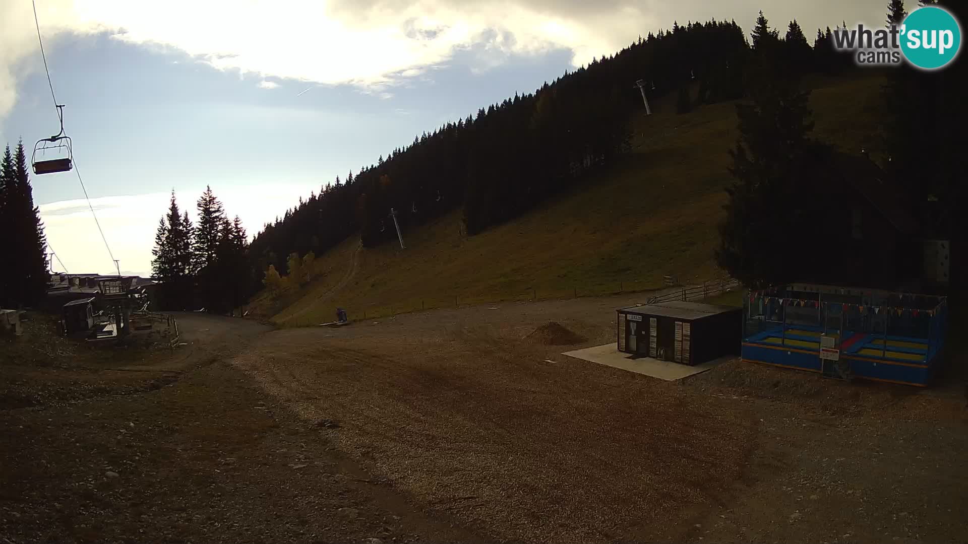 Spletna kamera smučišča GOLTE v živo – pogled na Medvedjak