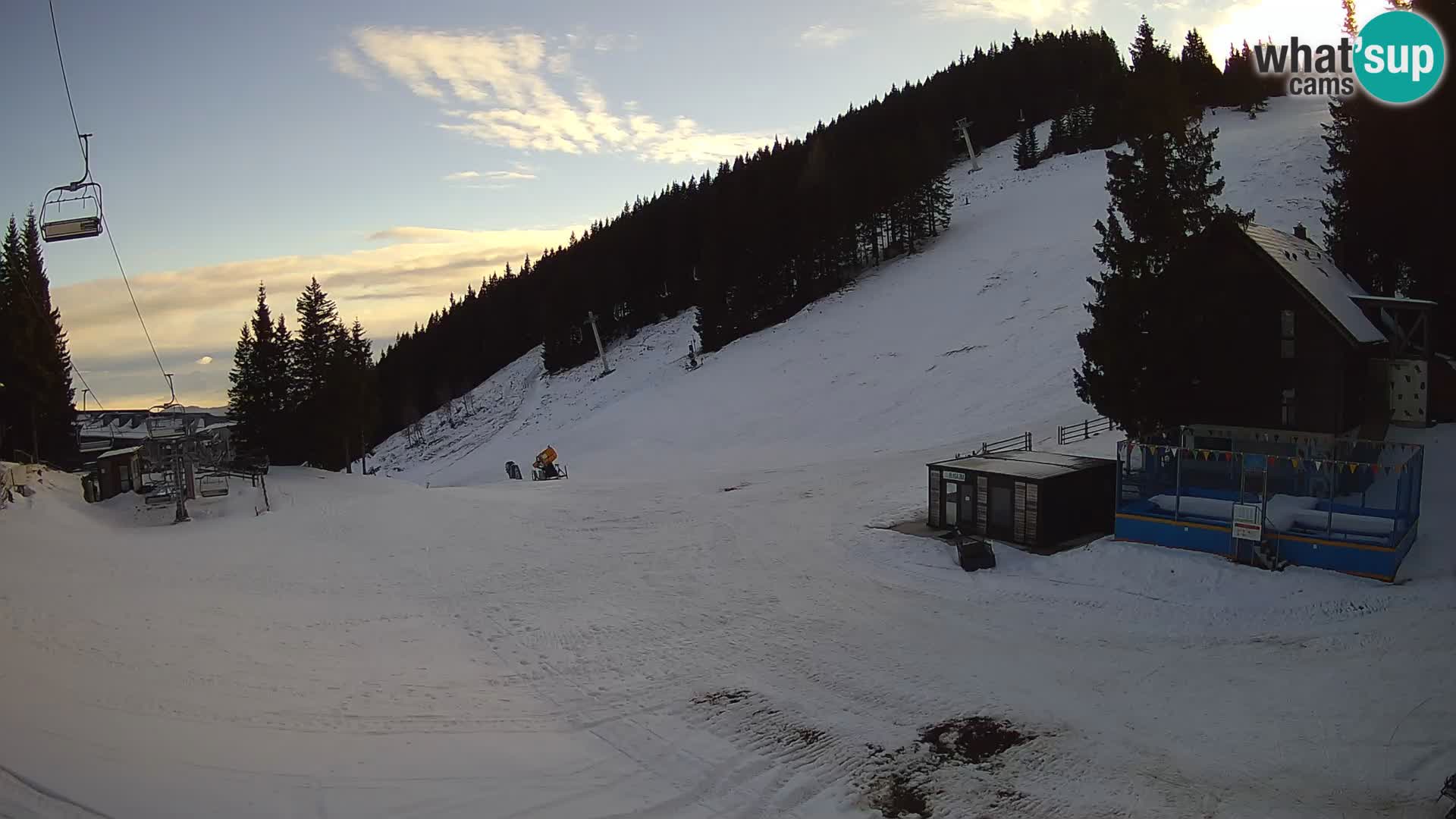 Spletna kamera smučišča GOLTE v živo – pogled na Medvedjak