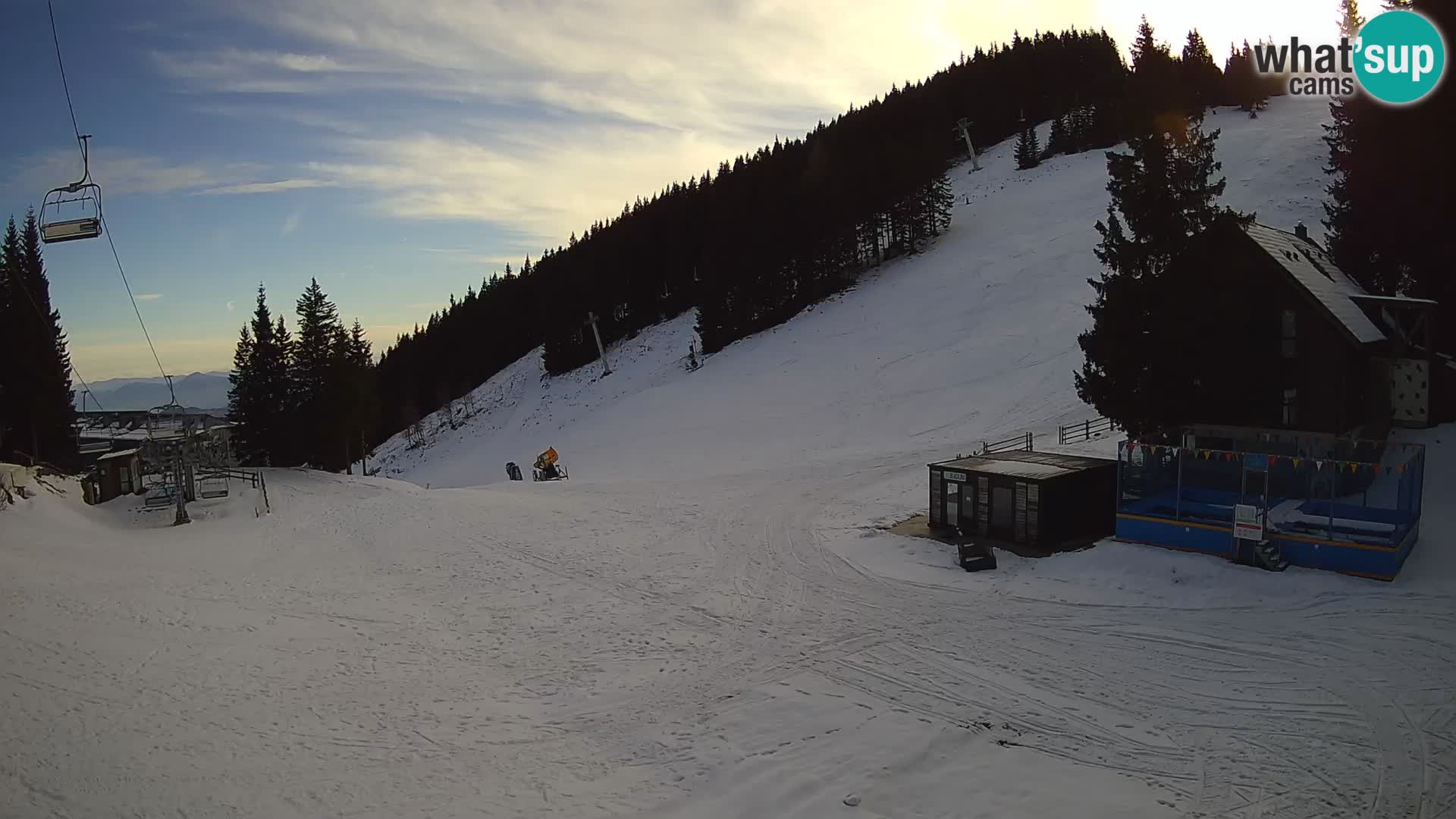 Spletna kamera smučišča GOLTE v živo – pogled na Medvedjak