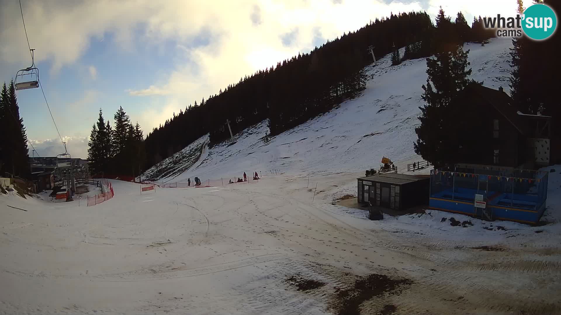 Spletna kamera smučišča GOLTE v živo – pogled na Medvedjak