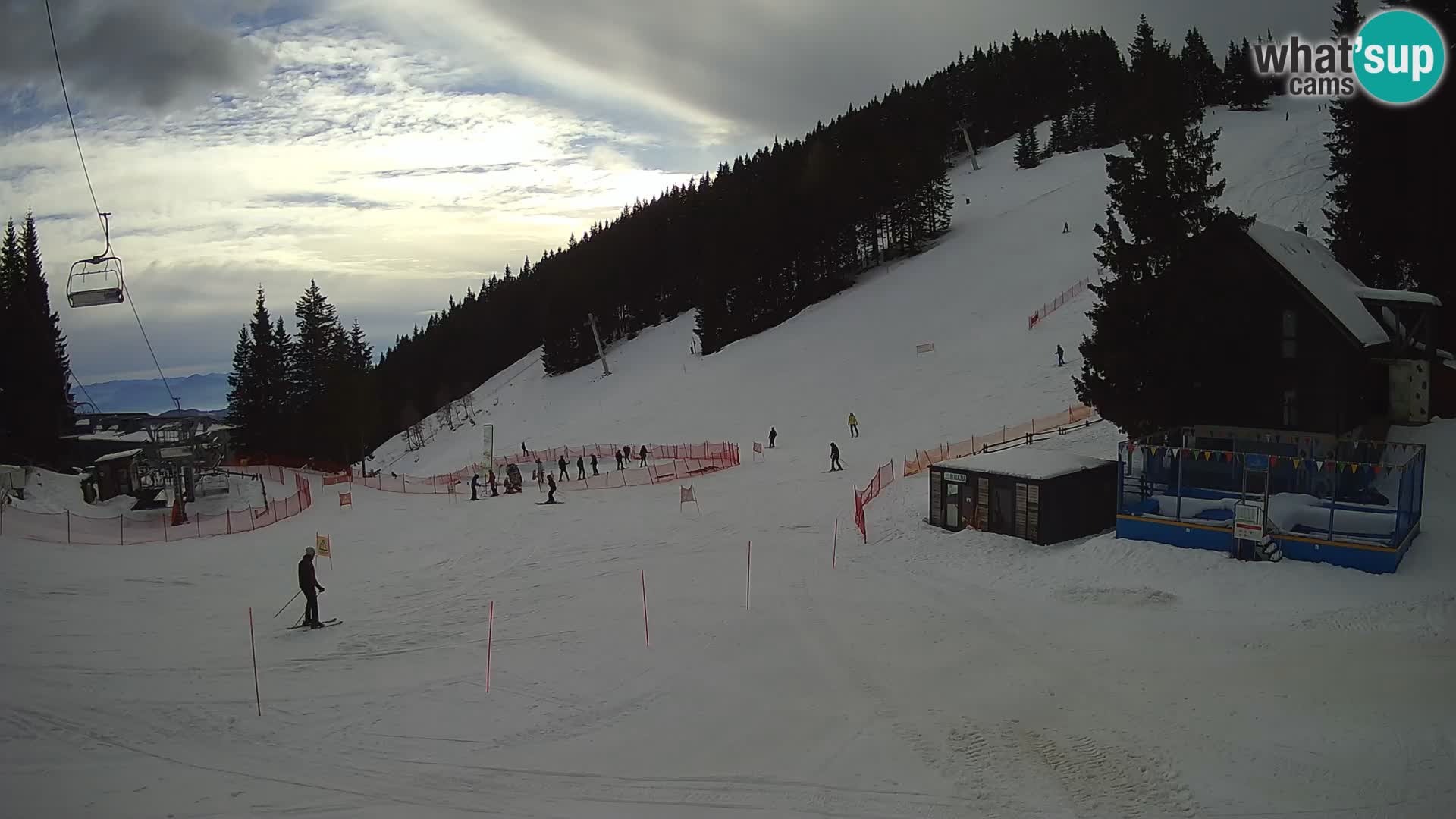 Spletna kamera smučišča GOLTE v živo – pogled na Medvedjak