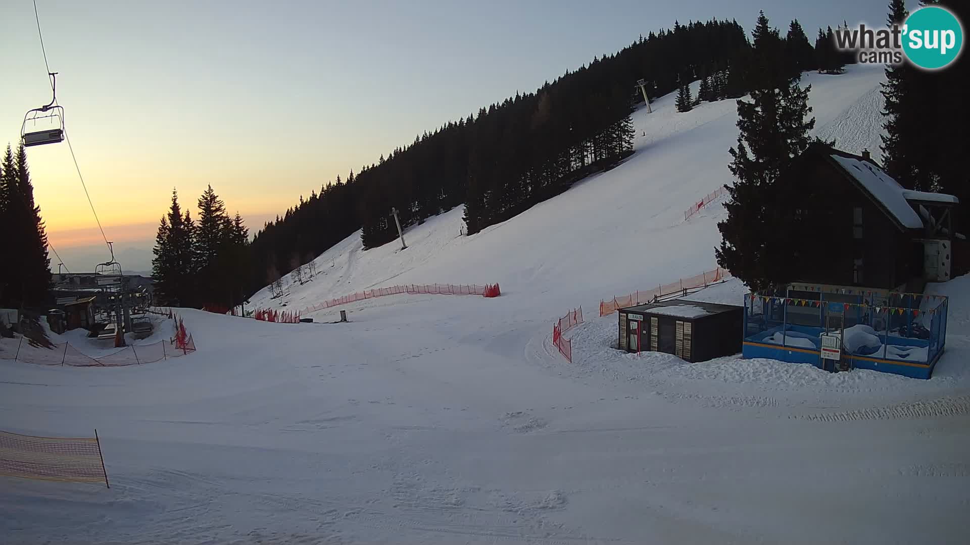 Spletna kamera smučišča GOLTE v živo – pogled na Medvedjak