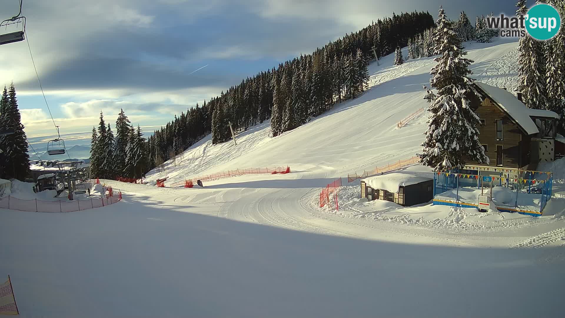 Spletna kamera smučišča GOLTE v živo – pogled na Medvedjak