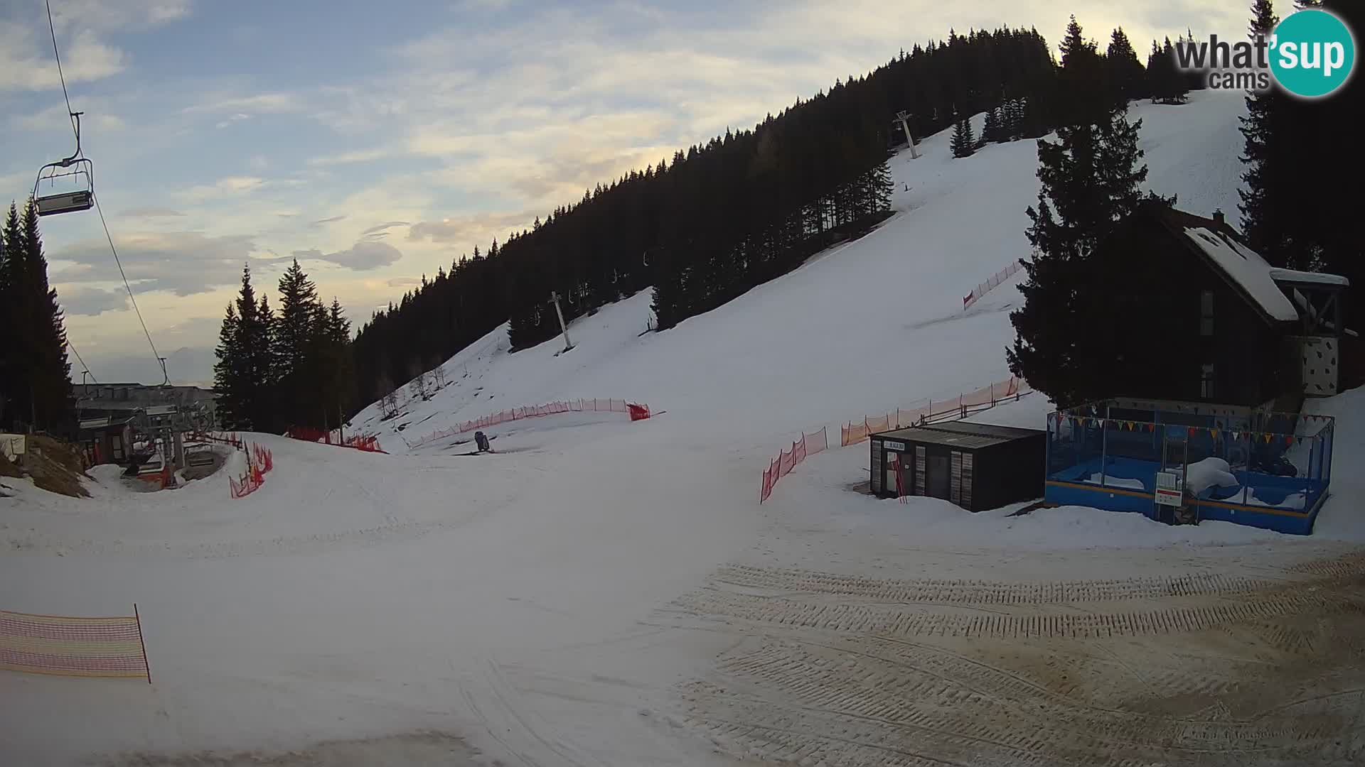 Spletna kamera smučišča GOLTE v živo – pogled na Medvedjak