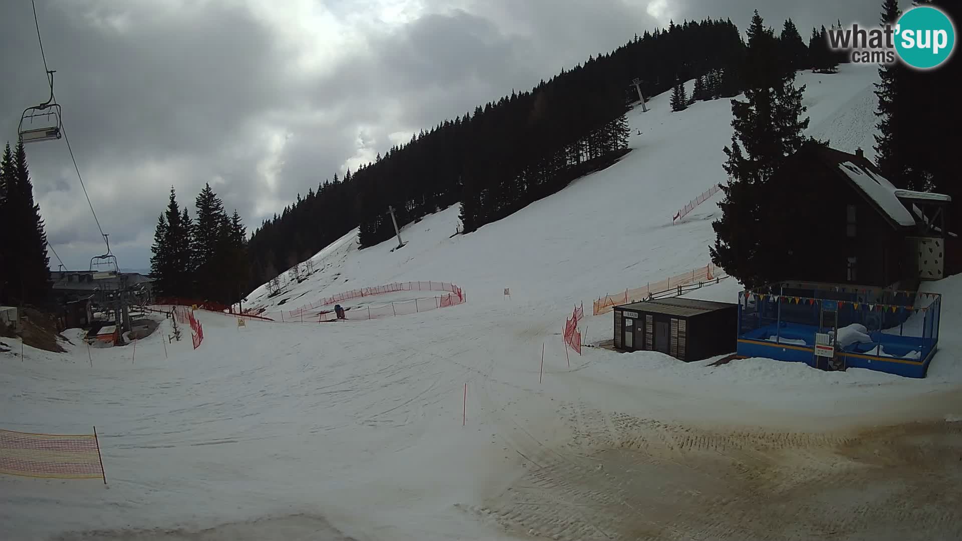 Spletna kamera smučišča GOLTE v živo – pogled na Medvedjak