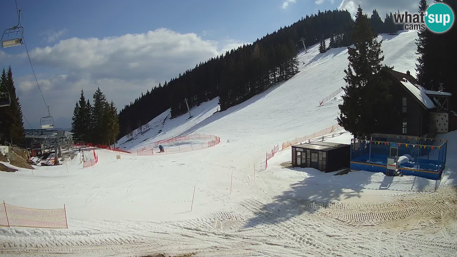 Spletna kamera smučišča GOLTE v živo – pogled na Medvedjak