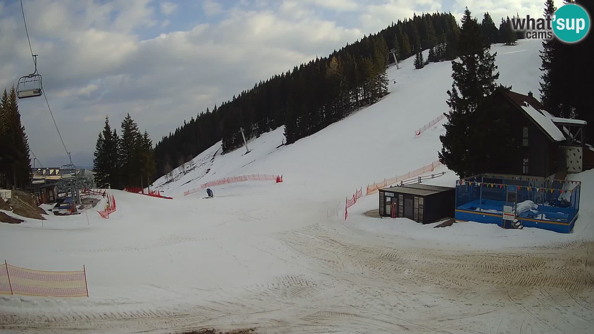 Spletna kamera smučišča GOLTE v živo – pogled na Medvedjak