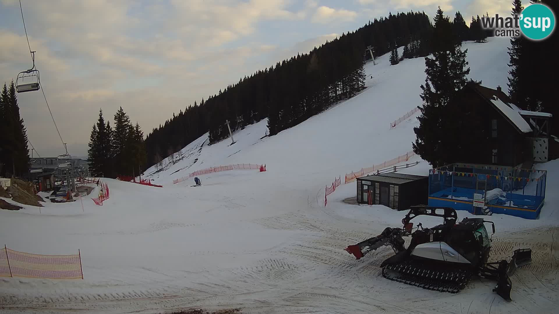 Spletna kamera smučišča GOLTE v živo – pogled na Medvedjak