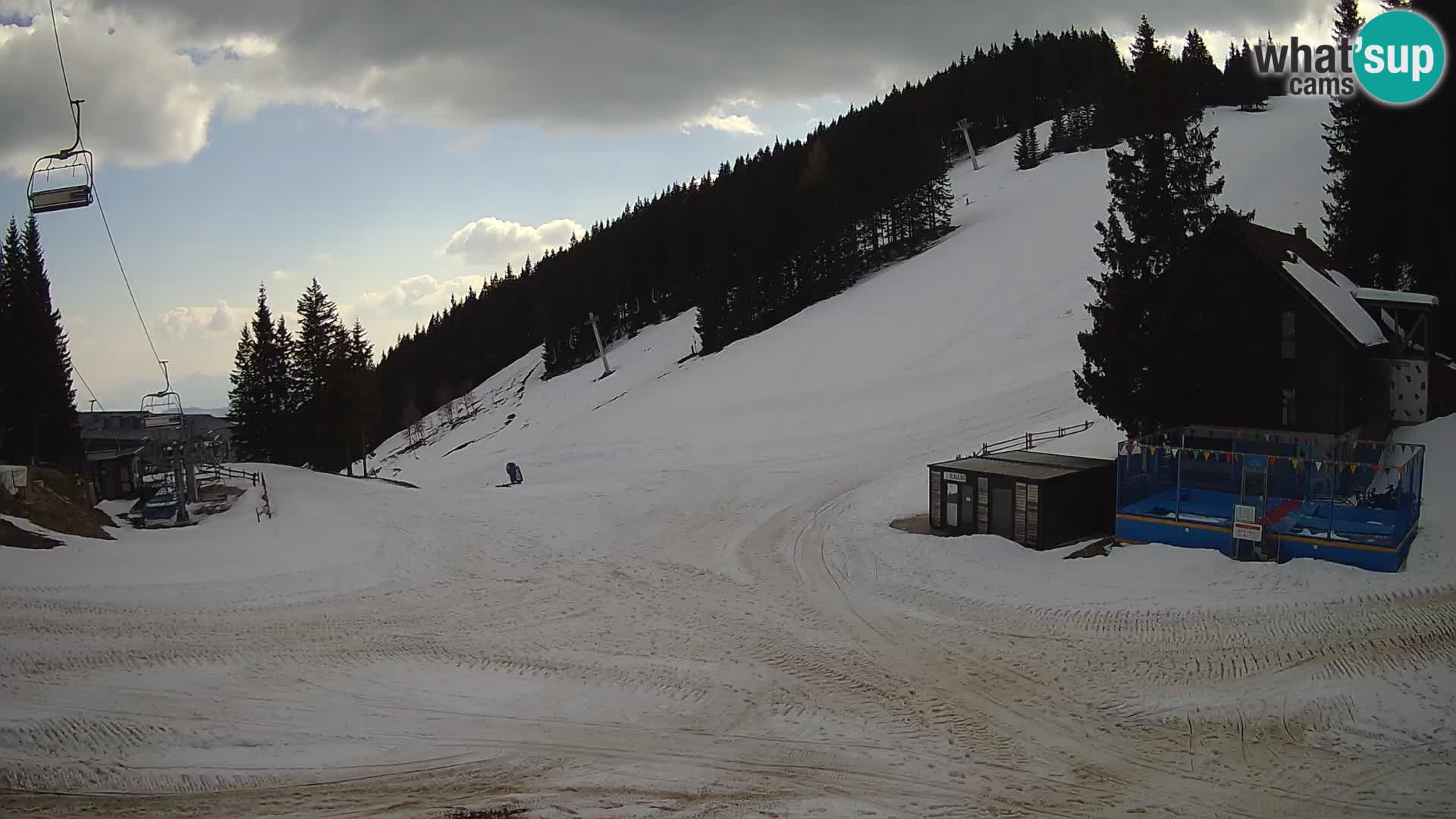 Spletna kamera smučišča GOLTE v živo – pogled na Medvedjak