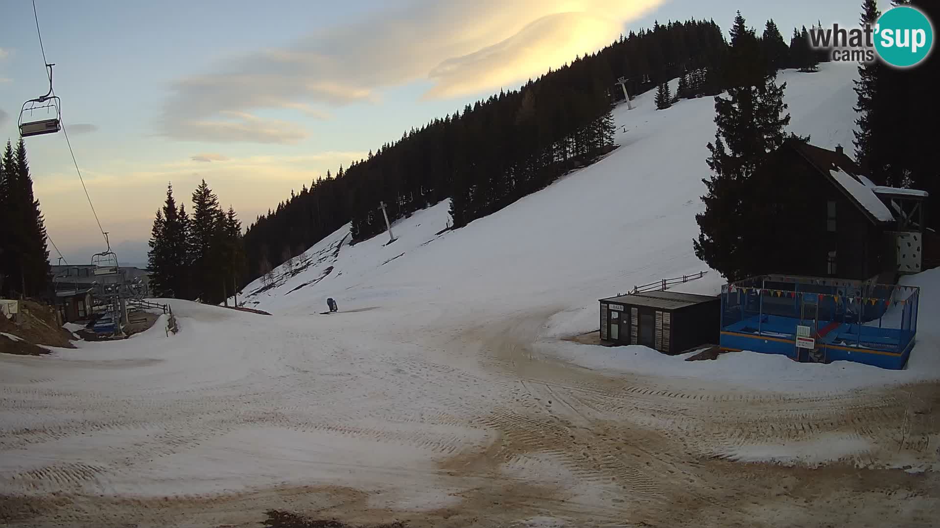 Spletna kamera smučišča GOLTE v živo – pogled na Medvedjak