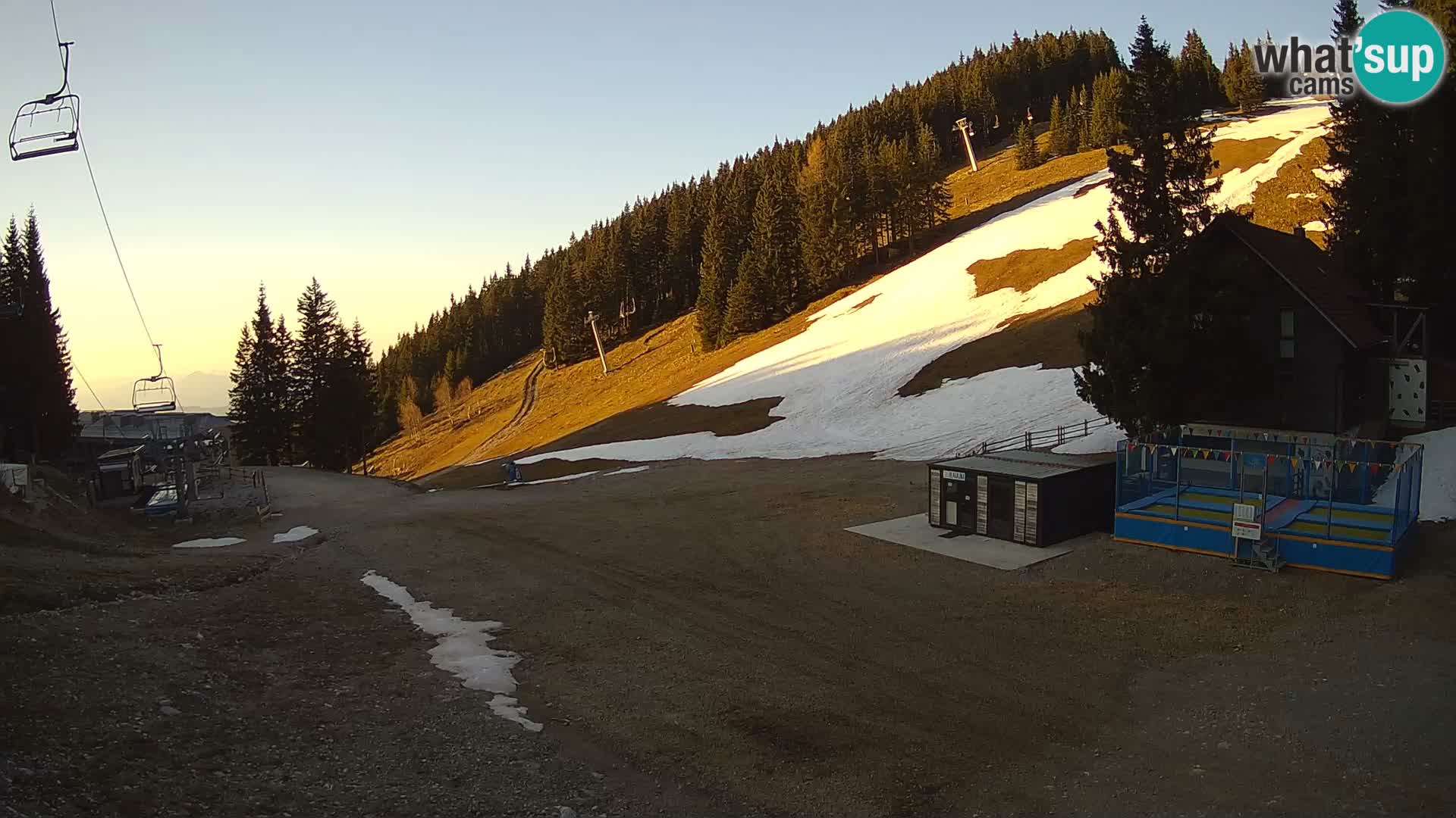 Spletna kamera smučišča GOLTE v živo – pogled na Medvedjak