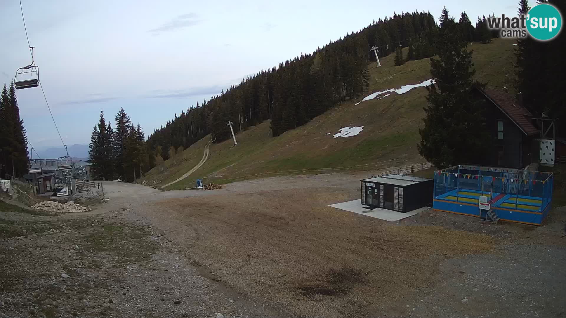 Spletna kamera smučišča GOLTE v živo – pogled na Medvedjak