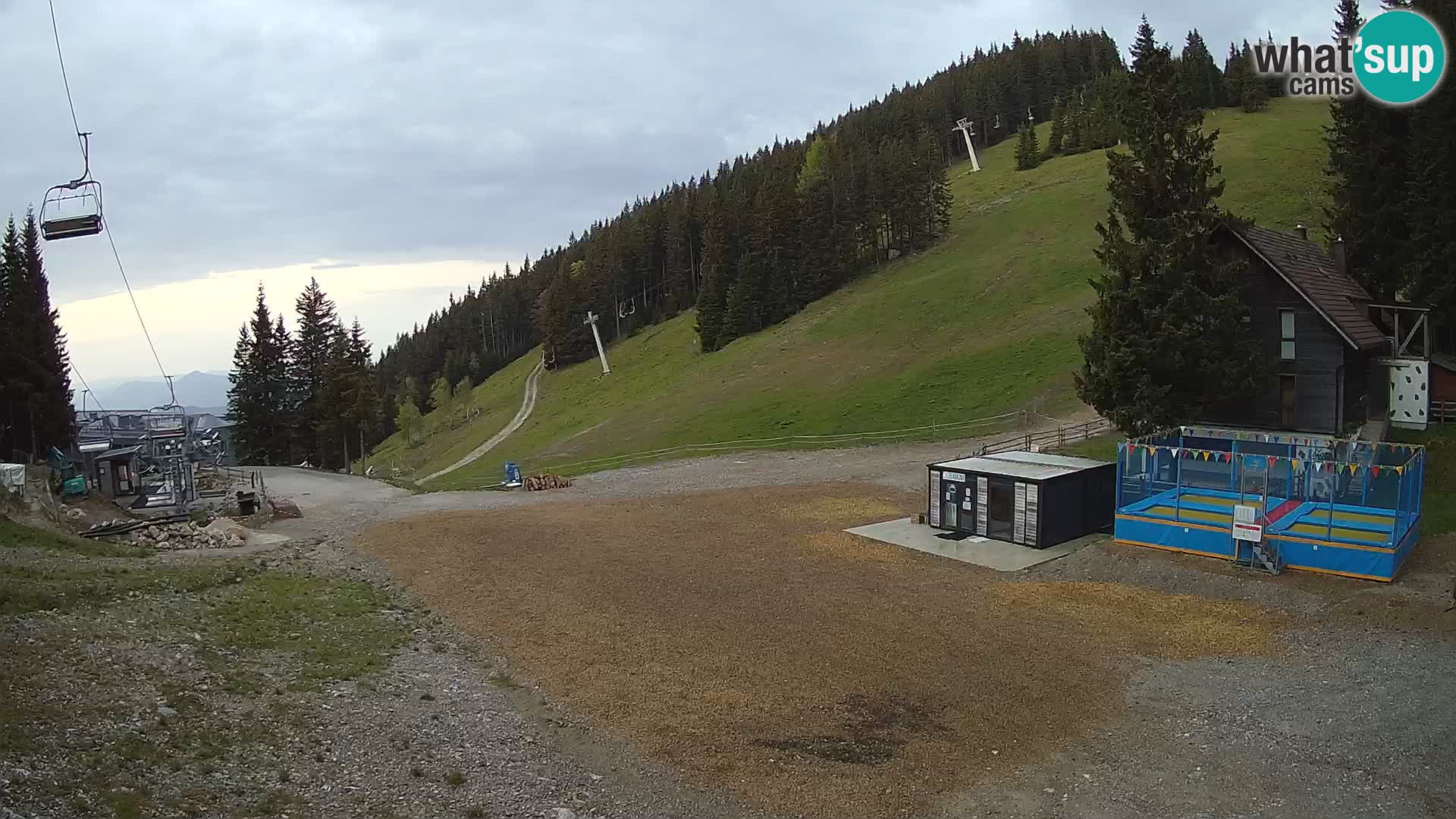 Spletna kamera smučišča GOLTE v živo – pogled na Medvedjak