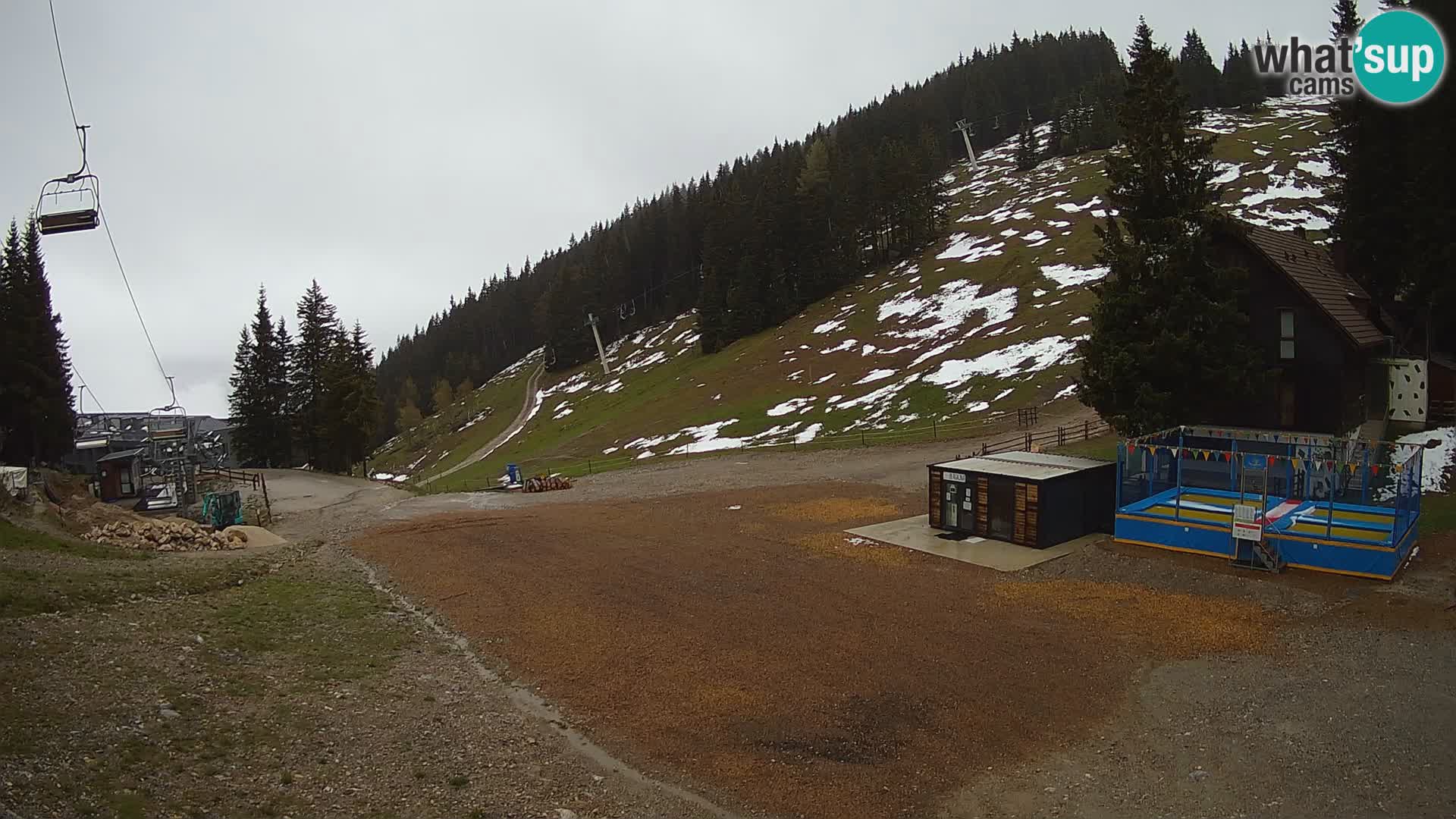 Spletna kamera smučišča GOLTE v živo – pogled na Medvedjak