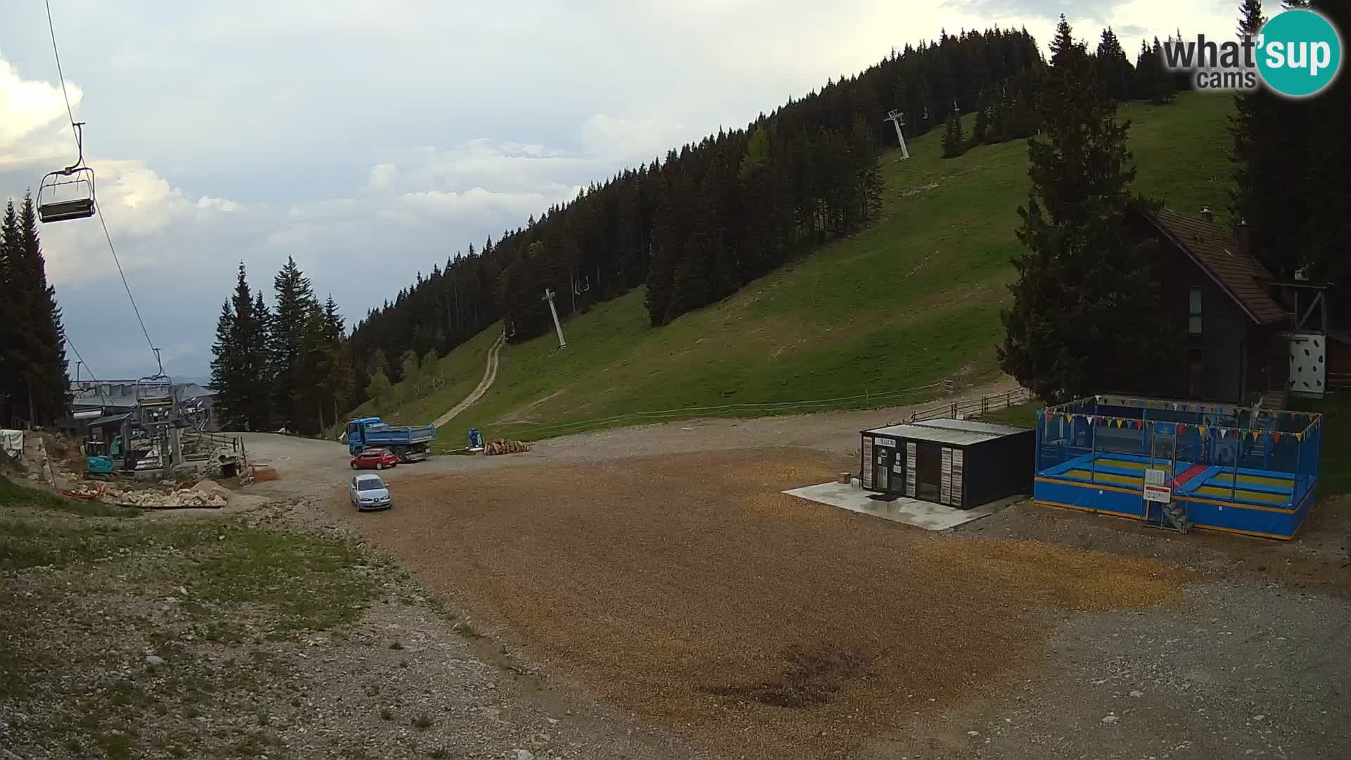 Spletna kamera smučišča GOLTE v živo – pogled na Medvedjak