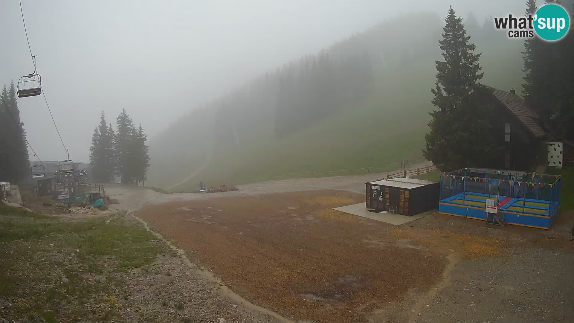 Spletna kamera smučišča GOLTE v živo – pogled na Medvedjak