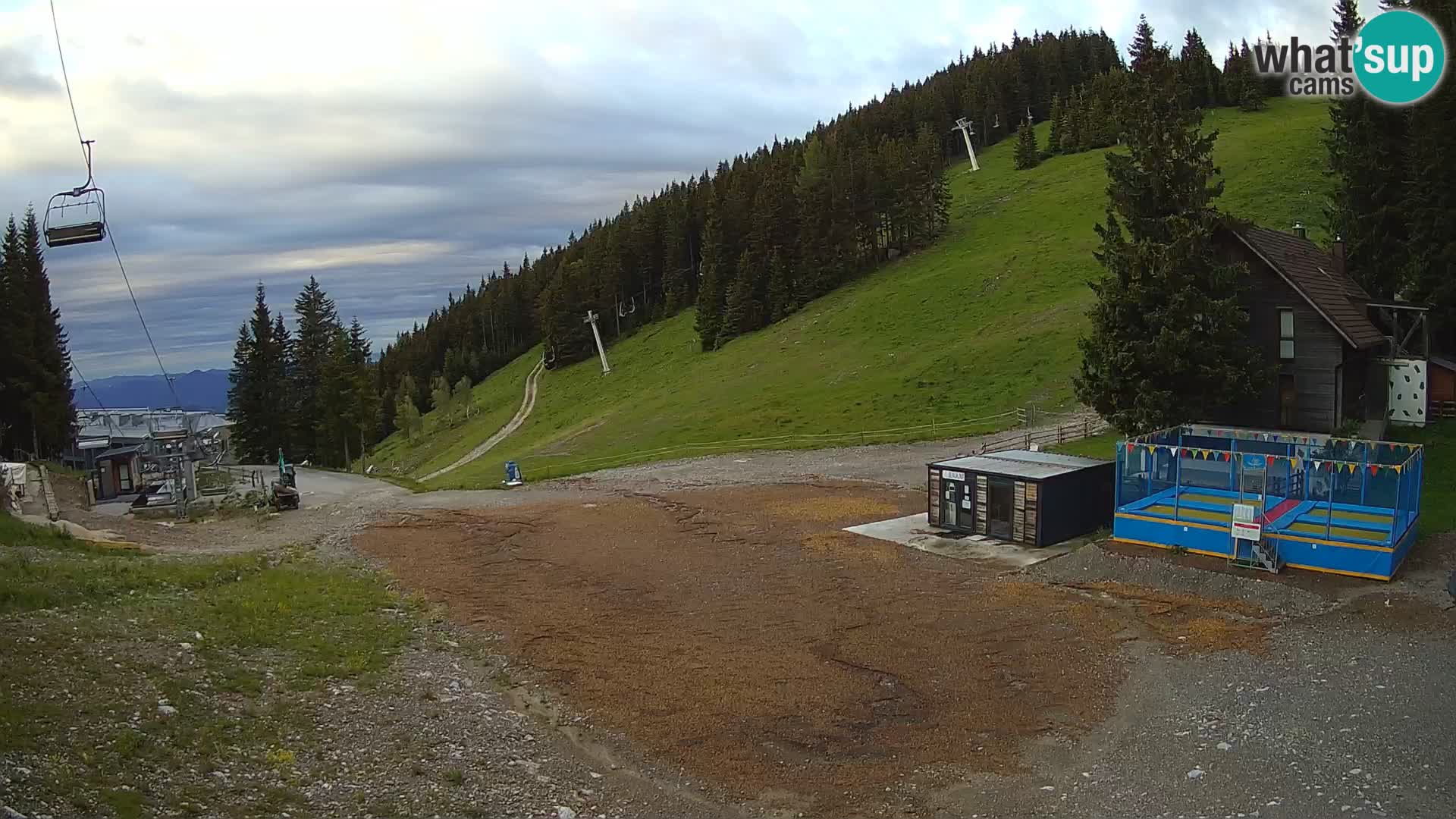 Spletna kamera smučišča GOLTE v živo – pogled na Medvedjak
