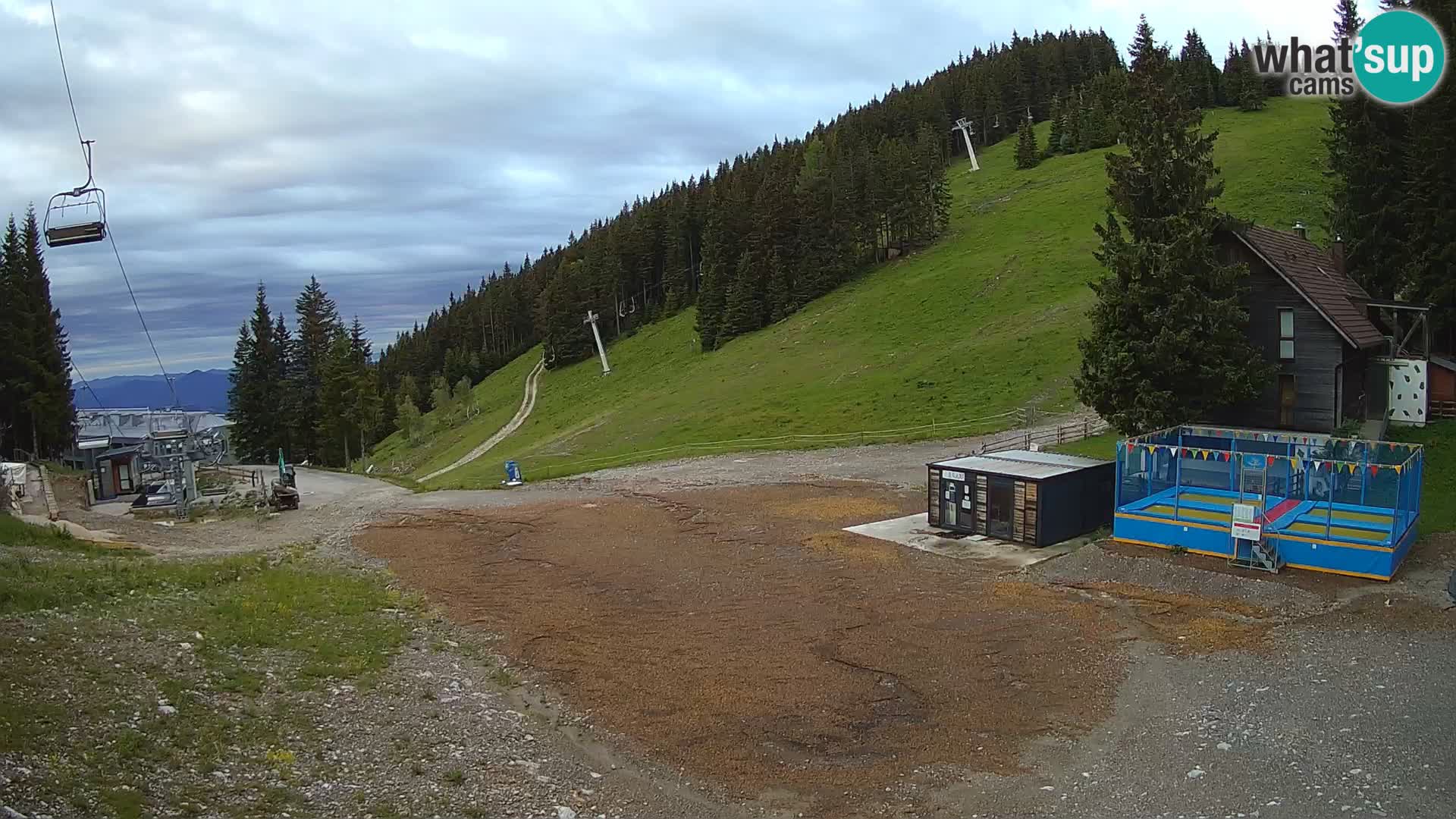 Spletna kamera smučišča GOLTE v živo – pogled na Medvedjak