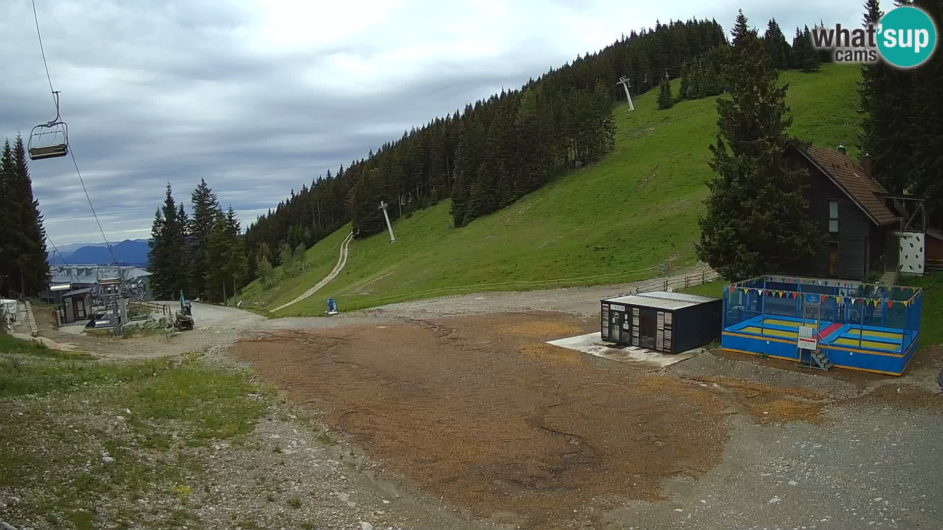 Spletna kamera smučišča GOLTE v živo – pogled na Medvedjak
