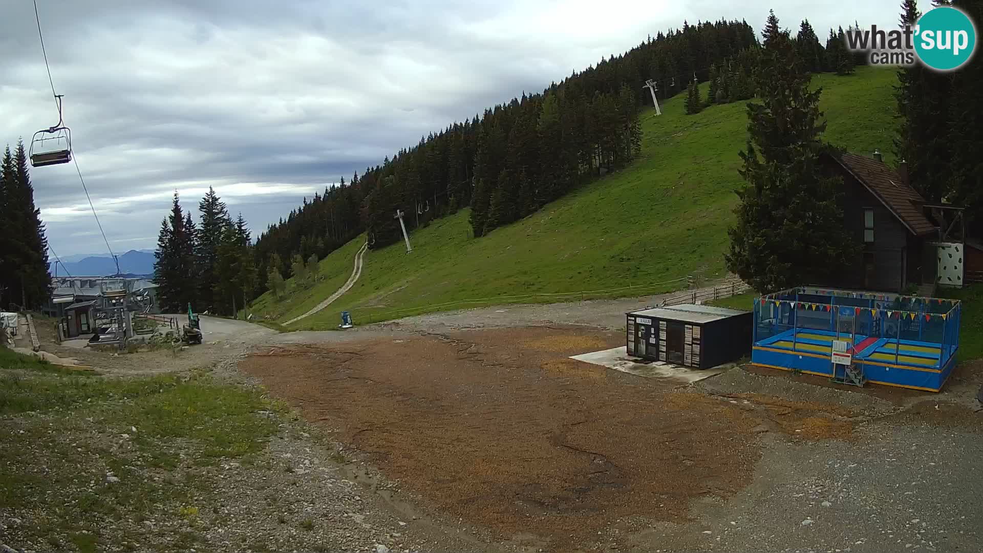 Spletna kamera smučišča GOLTE v živo – pogled na Medvedjak