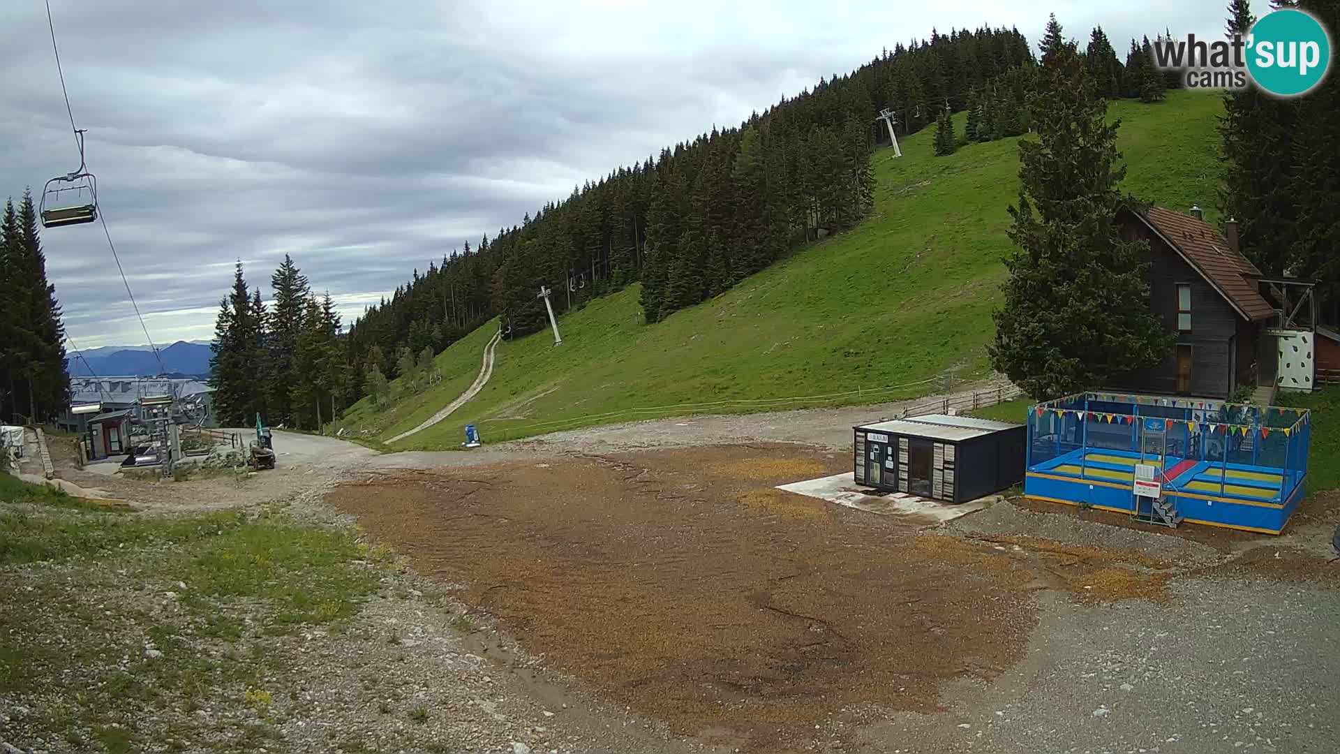 Spletna kamera smučišča GOLTE v živo – pogled na Medvedjak
