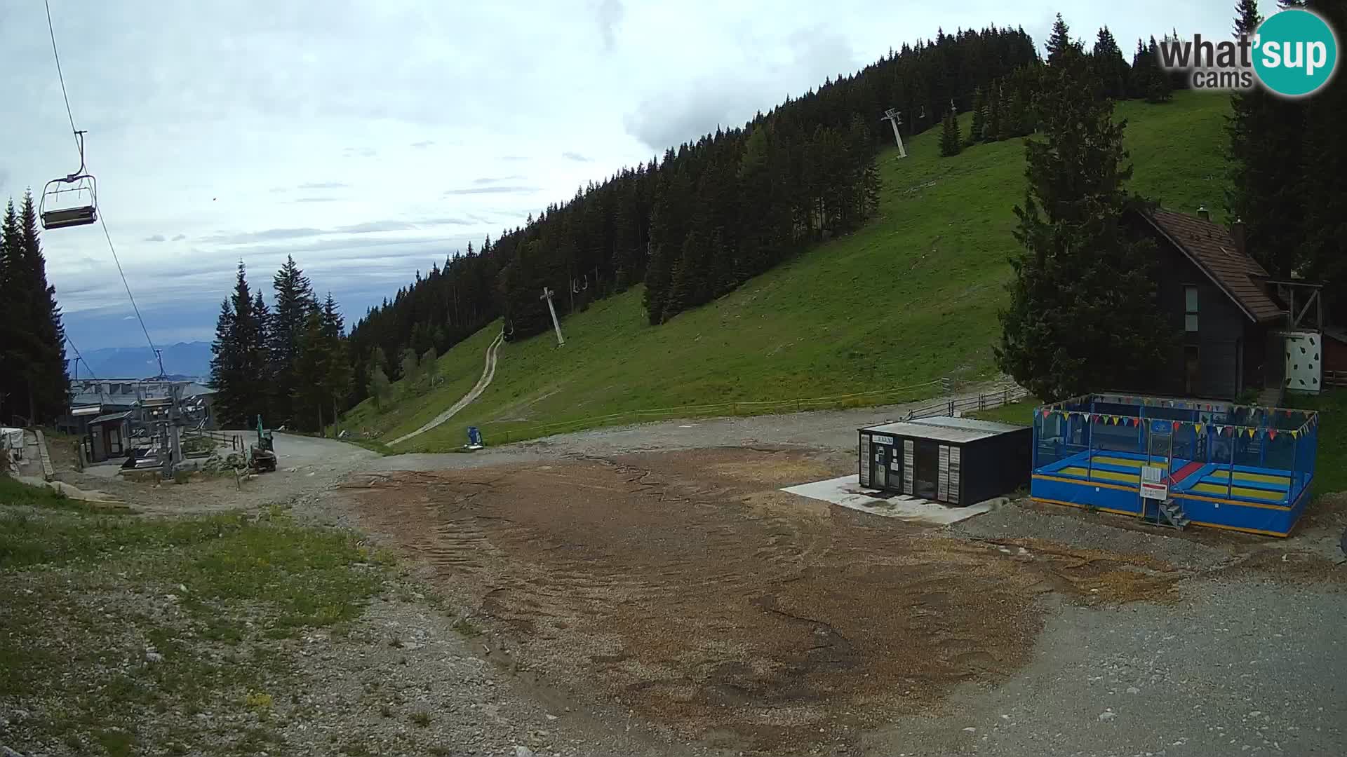 Spletna kamera smučišča GOLTE v živo – pogled na Medvedjak