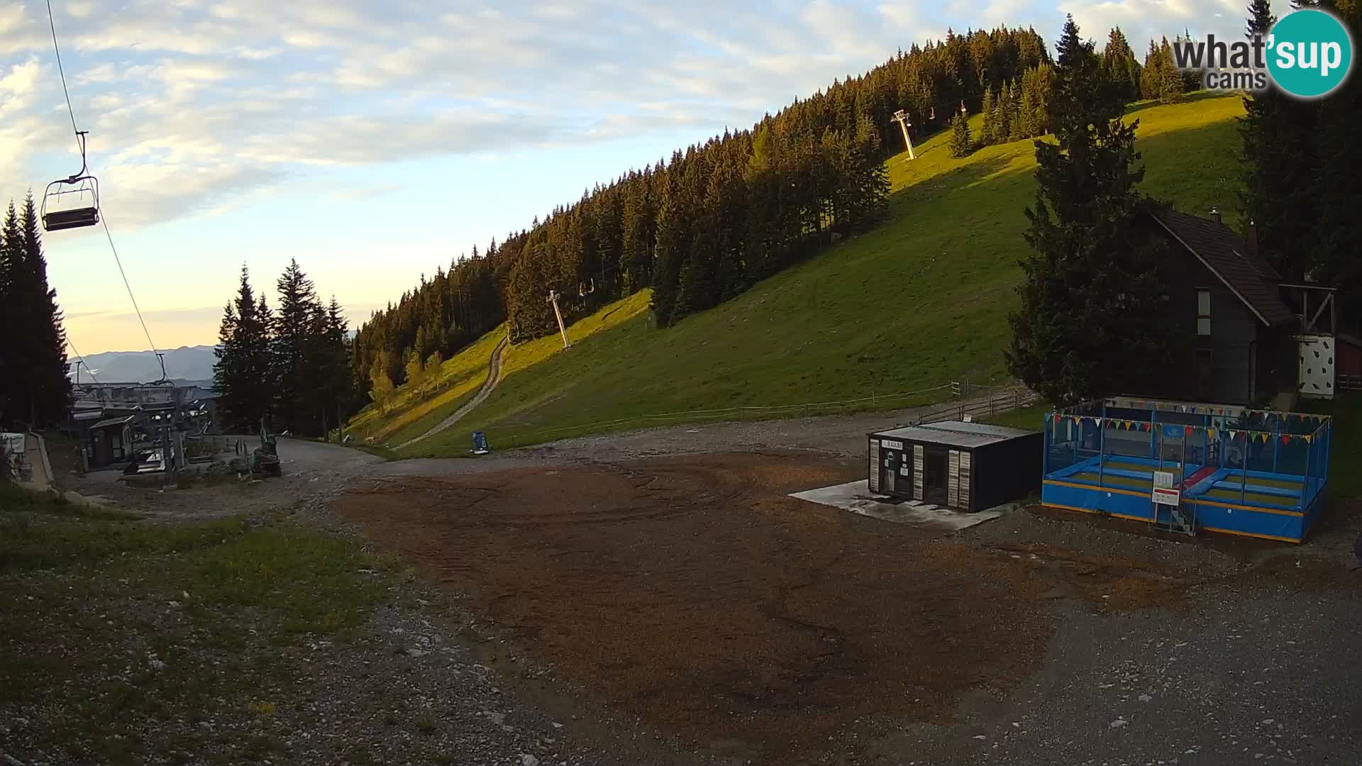 Spletna kamera smučišča GOLTE v živo – pogled na Medvedjak