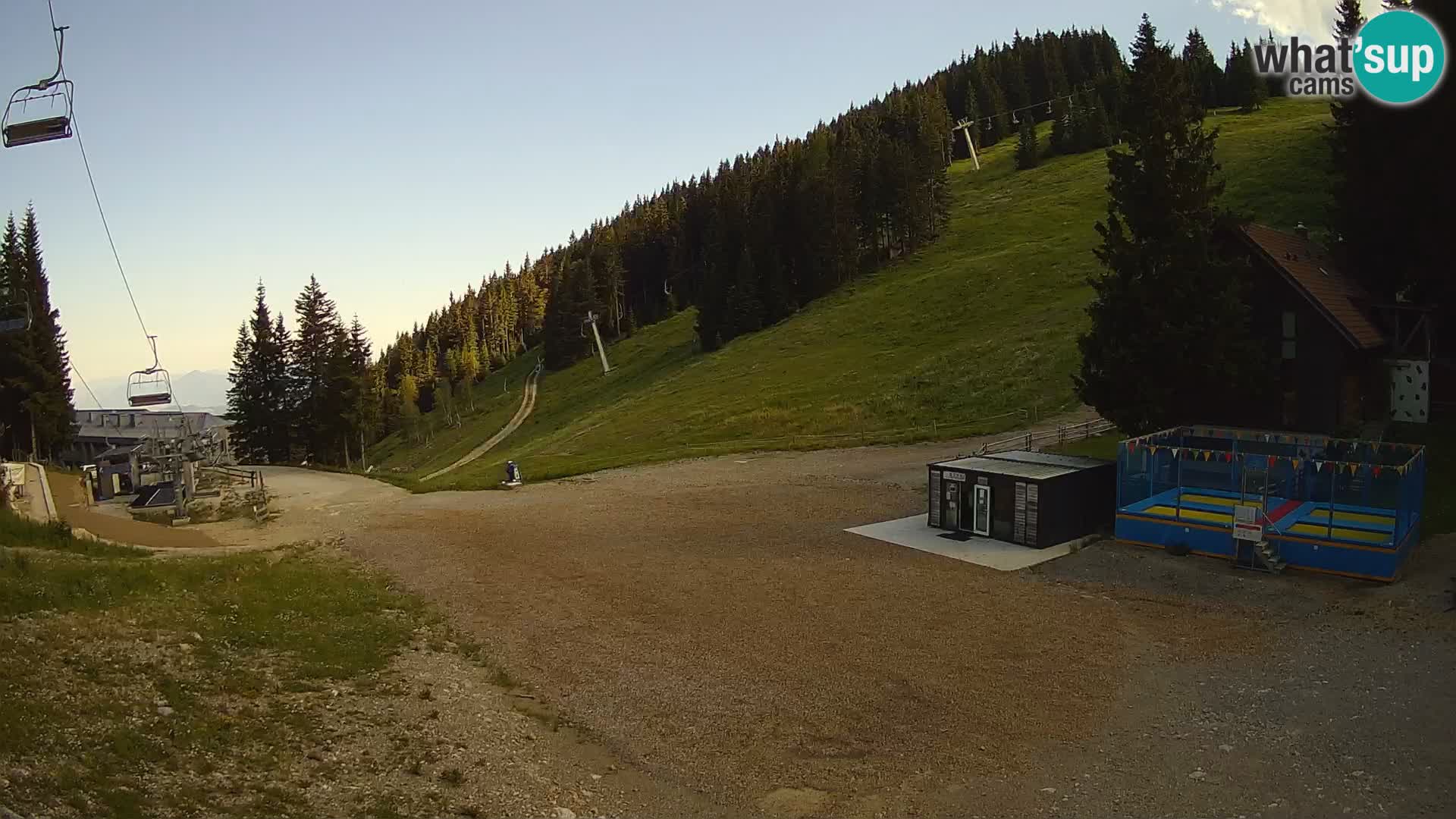 Spletna kamera smučišča GOLTE v živo – pogled na Medvedjak