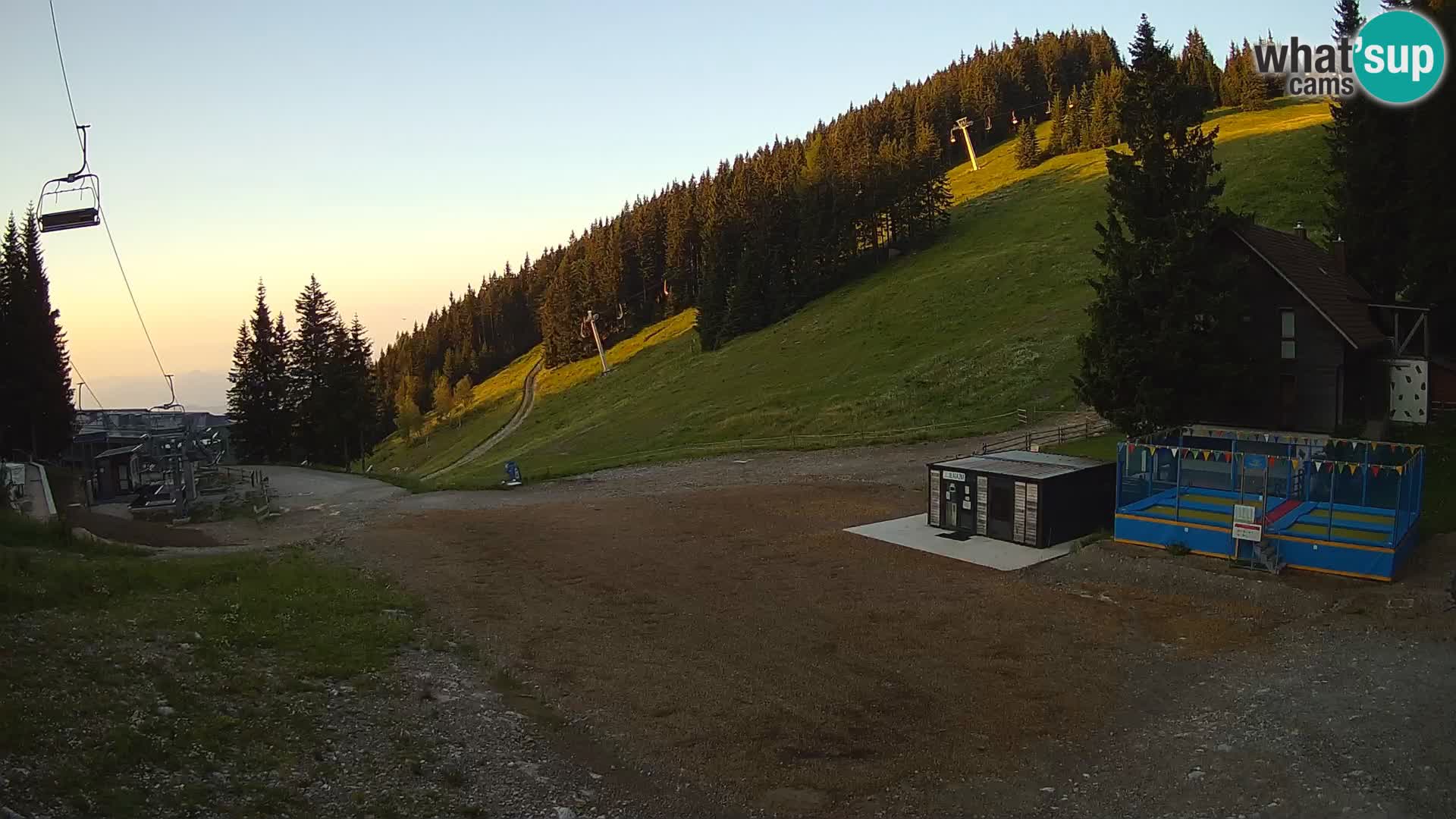 Spletna kamera smučišča GOLTE v živo – pogled na Medvedjak