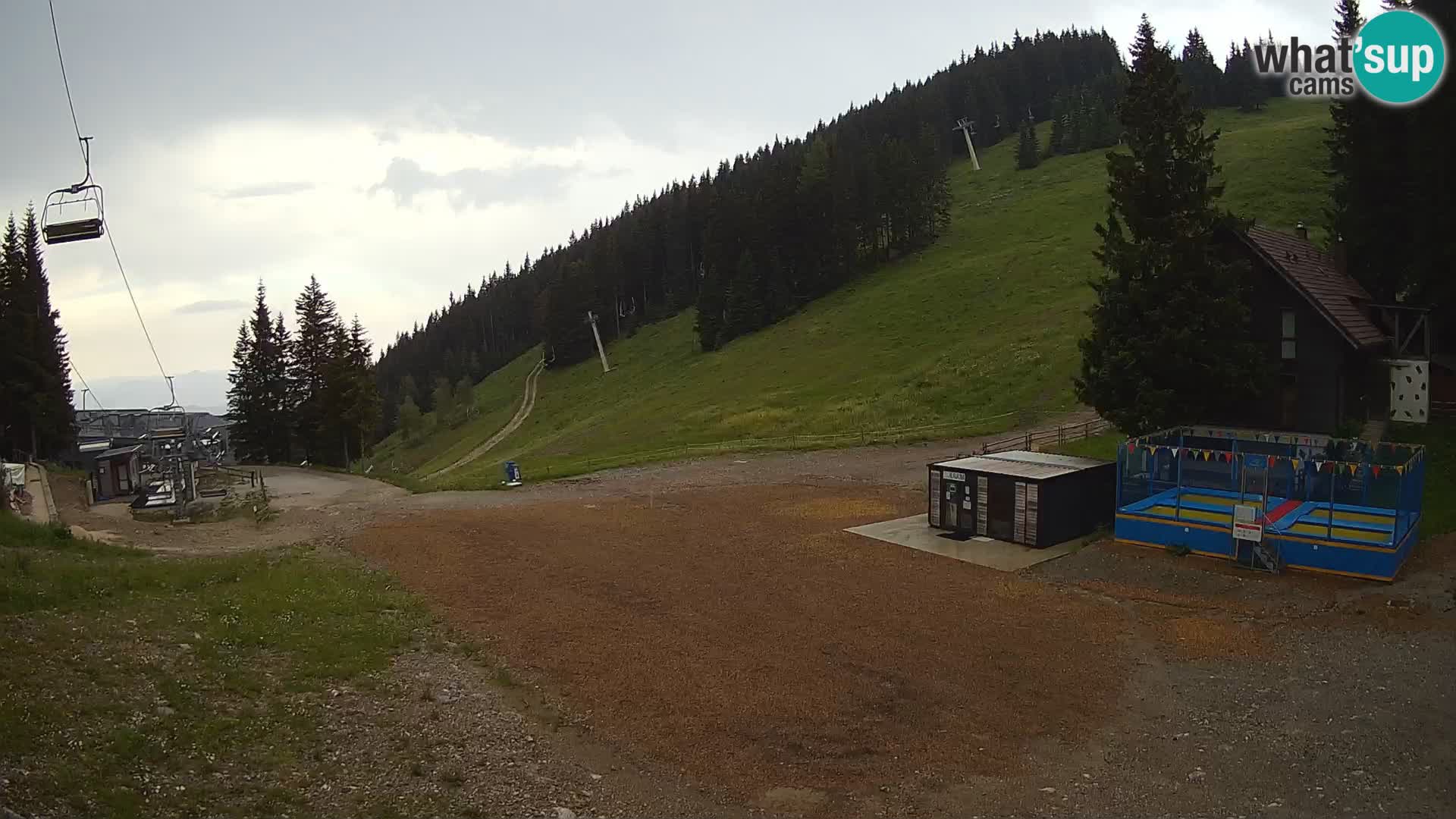Spletna kamera smučišča GOLTE v živo – pogled na Medvedjak