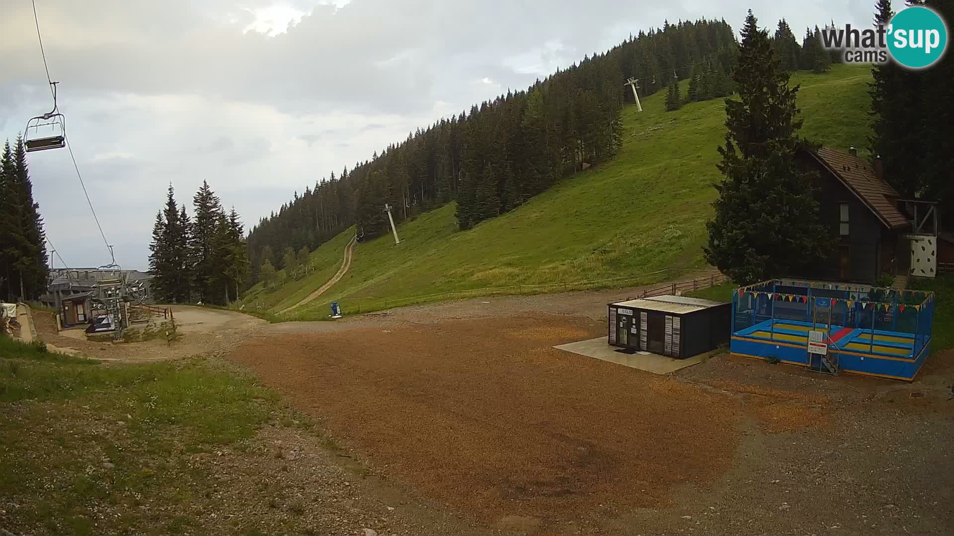 Spletna kamera smučišča GOLTE v živo – pogled na Medvedjak