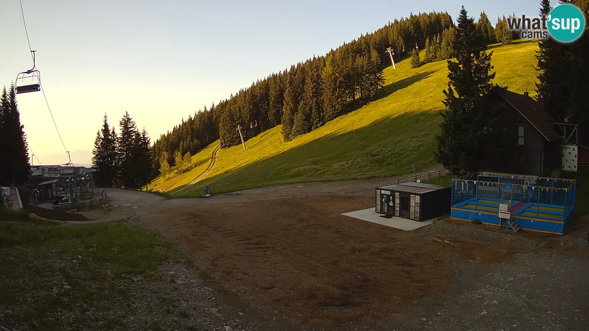 Spletna kamera smučišča GOLTE v živo – pogled na Medvedjak