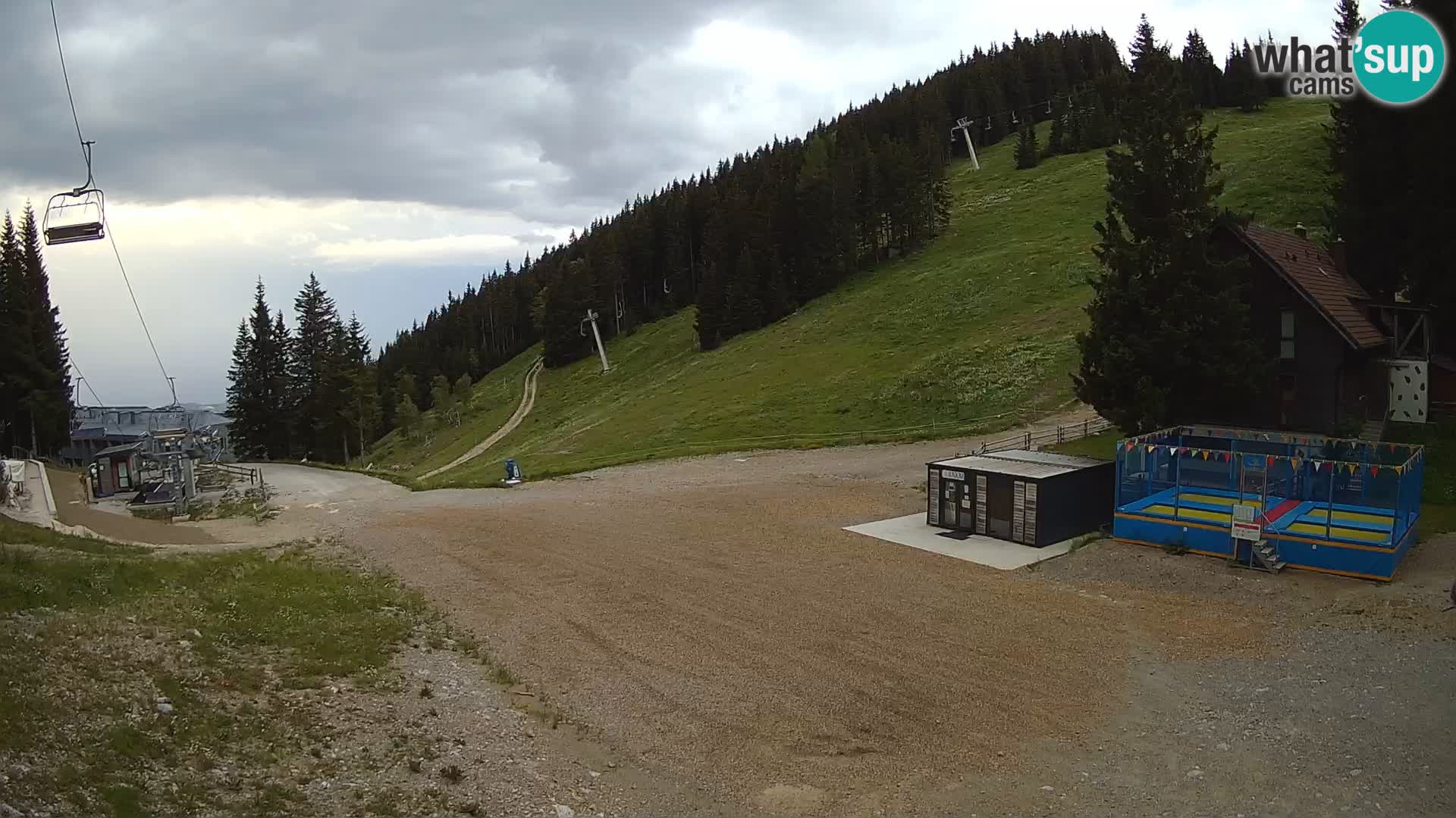 Spletna kamera smučišča GOLTE v živo – pogled na Medvedjak