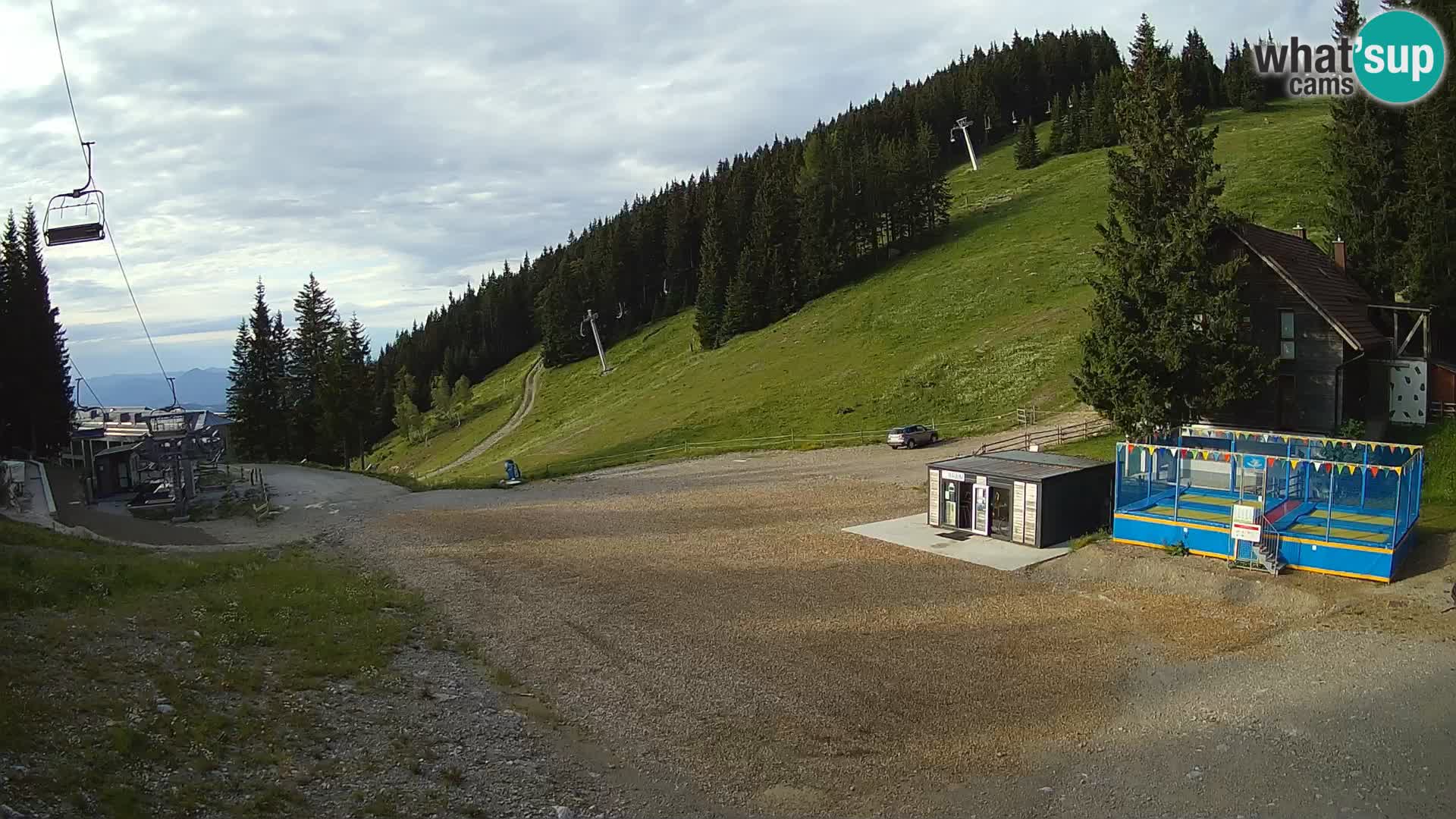 Spletna kamera smučišča GOLTE v živo – pogled na Medvedjak