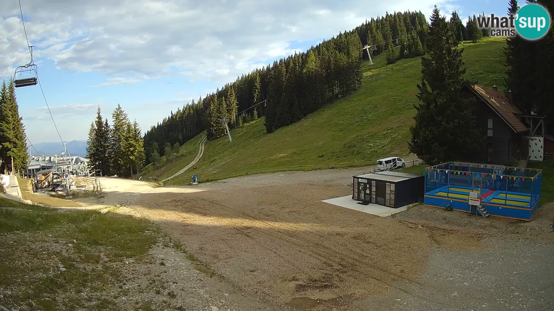 Spletna kamera smučišča GOLTE v živo – pogled na Medvedjak