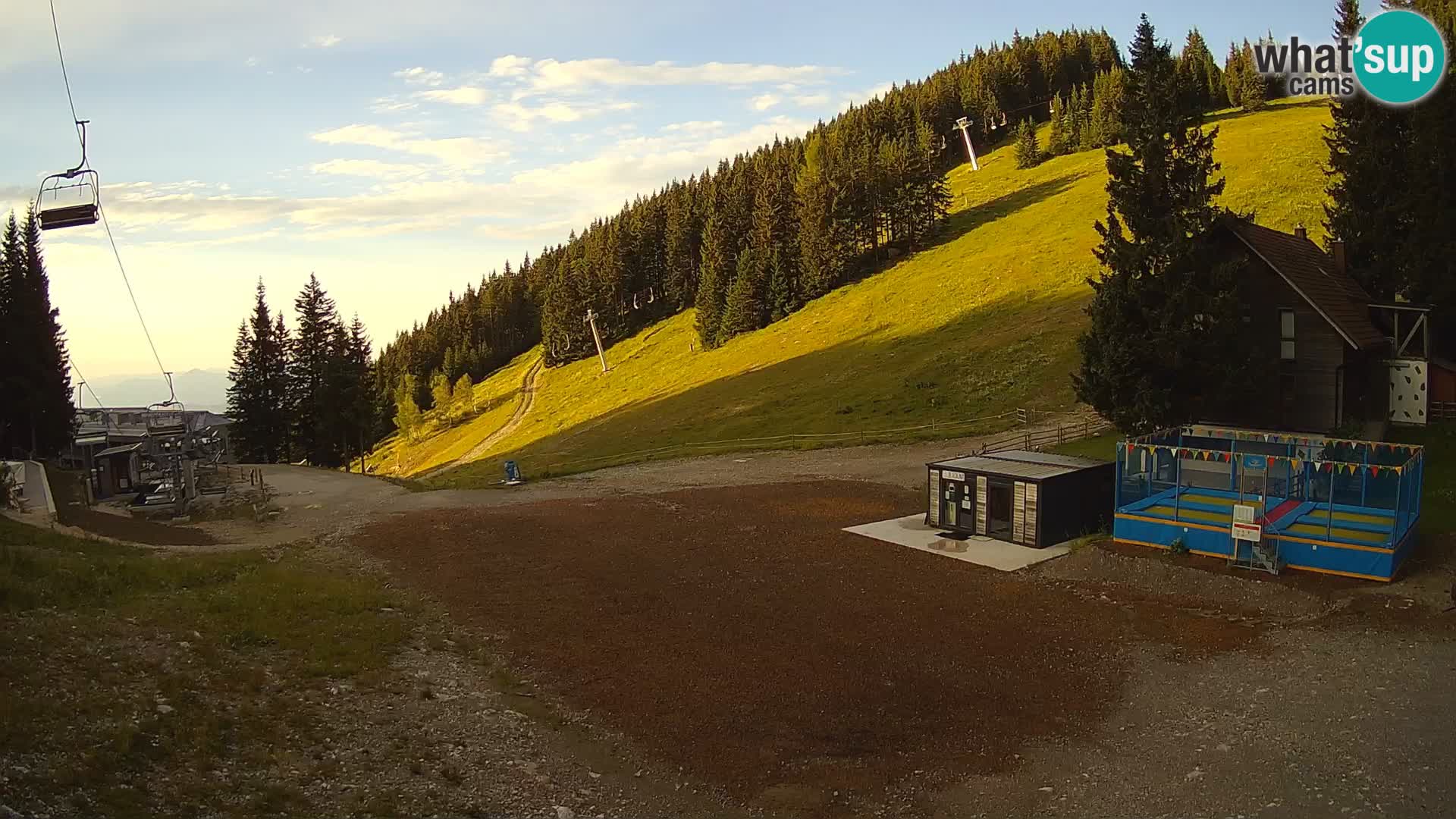 Spletna kamera smučišča GOLTE v živo – pogled na Medvedjak