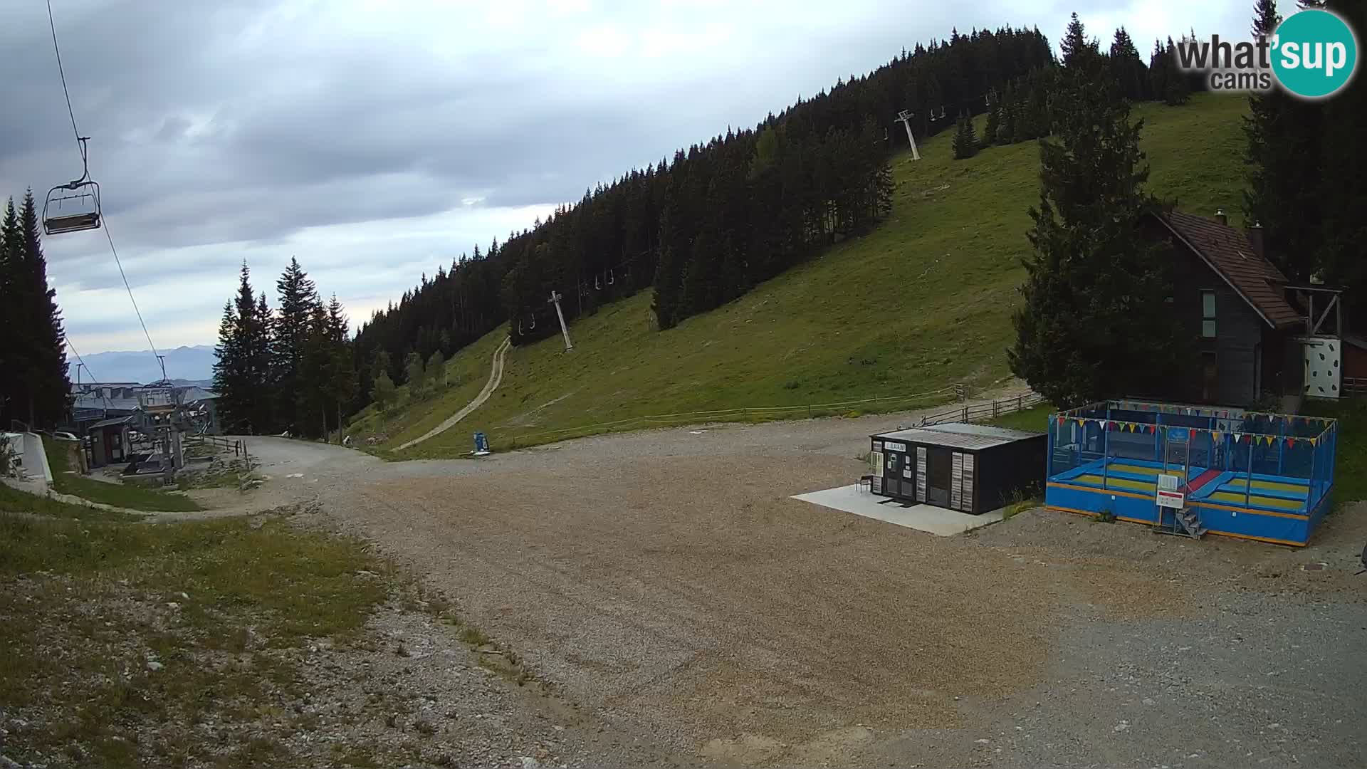 Spletna kamera smučišča GOLTE v živo – pogled na Medvedjak