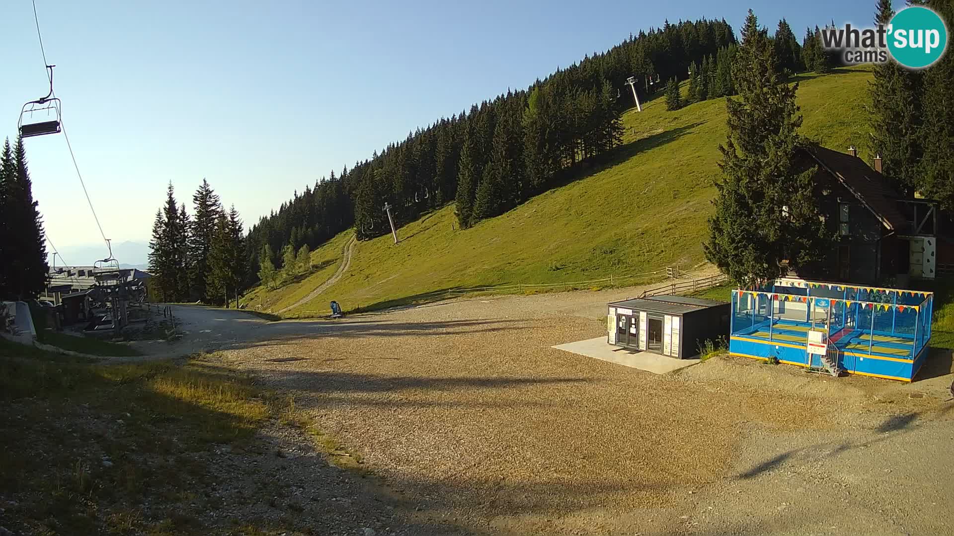 Spletna kamera smučišča GOLTE v živo – pogled na Medvedjak