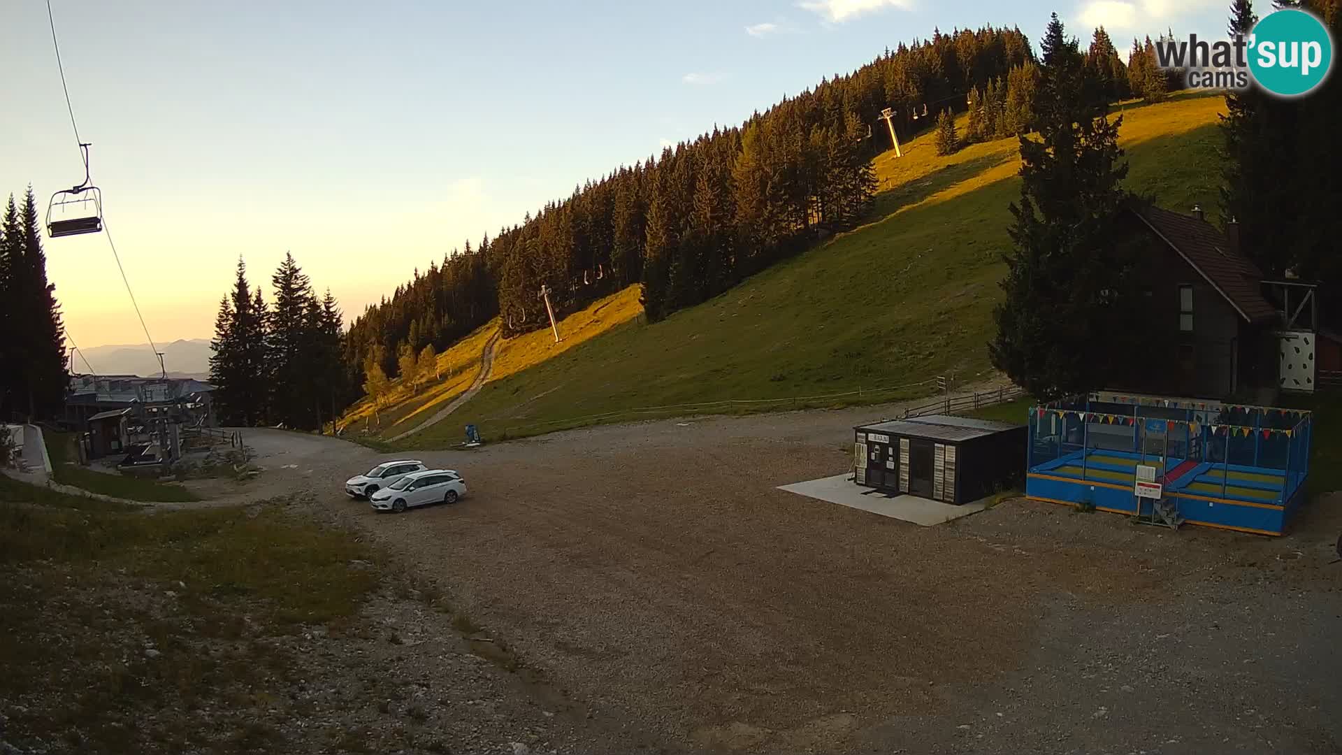 Spletna kamera smučišča GOLTE v živo – pogled na Medvedjak