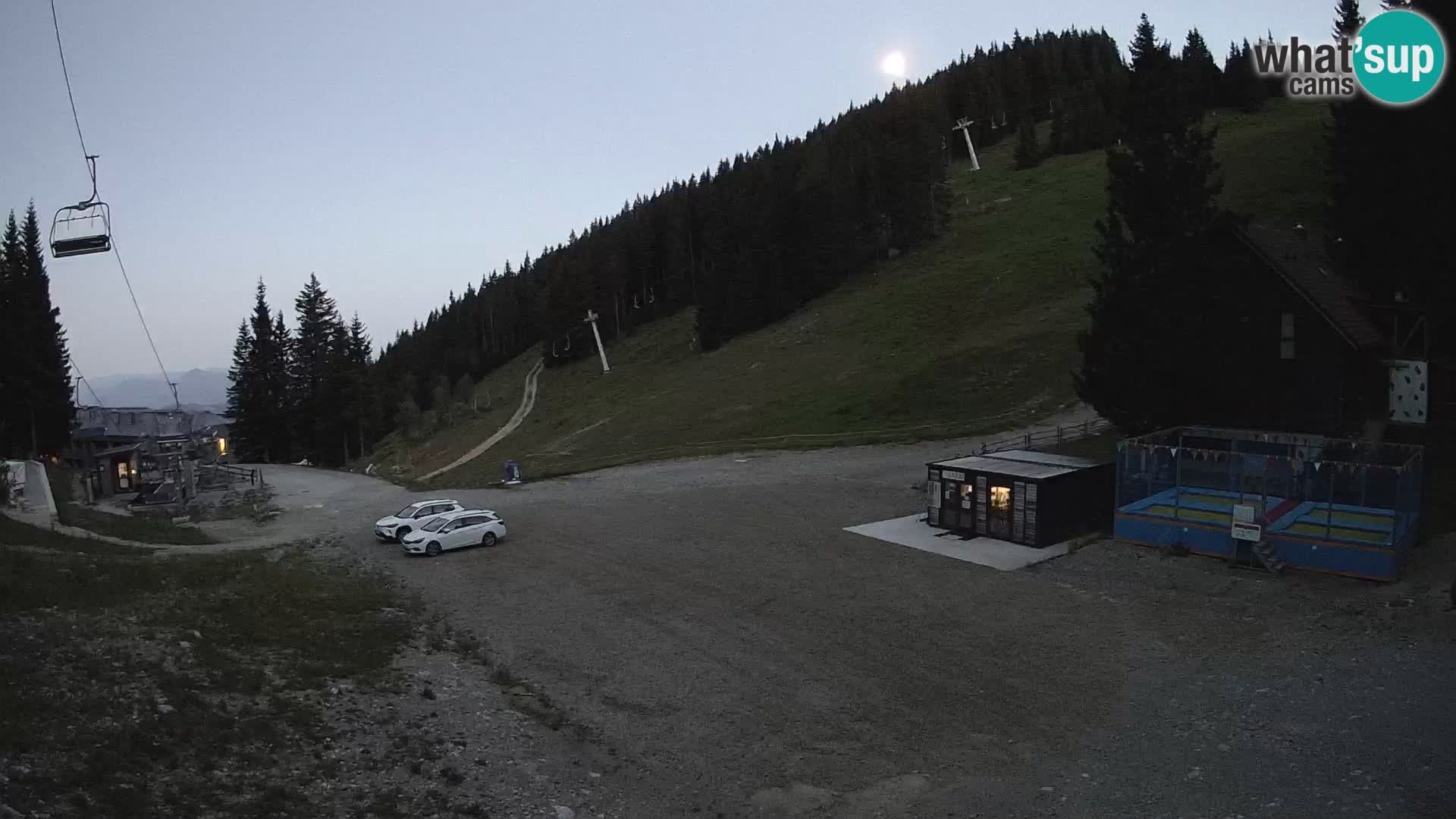 Spletna kamera smučišča GOLTE v živo – pogled na Medvedjak
