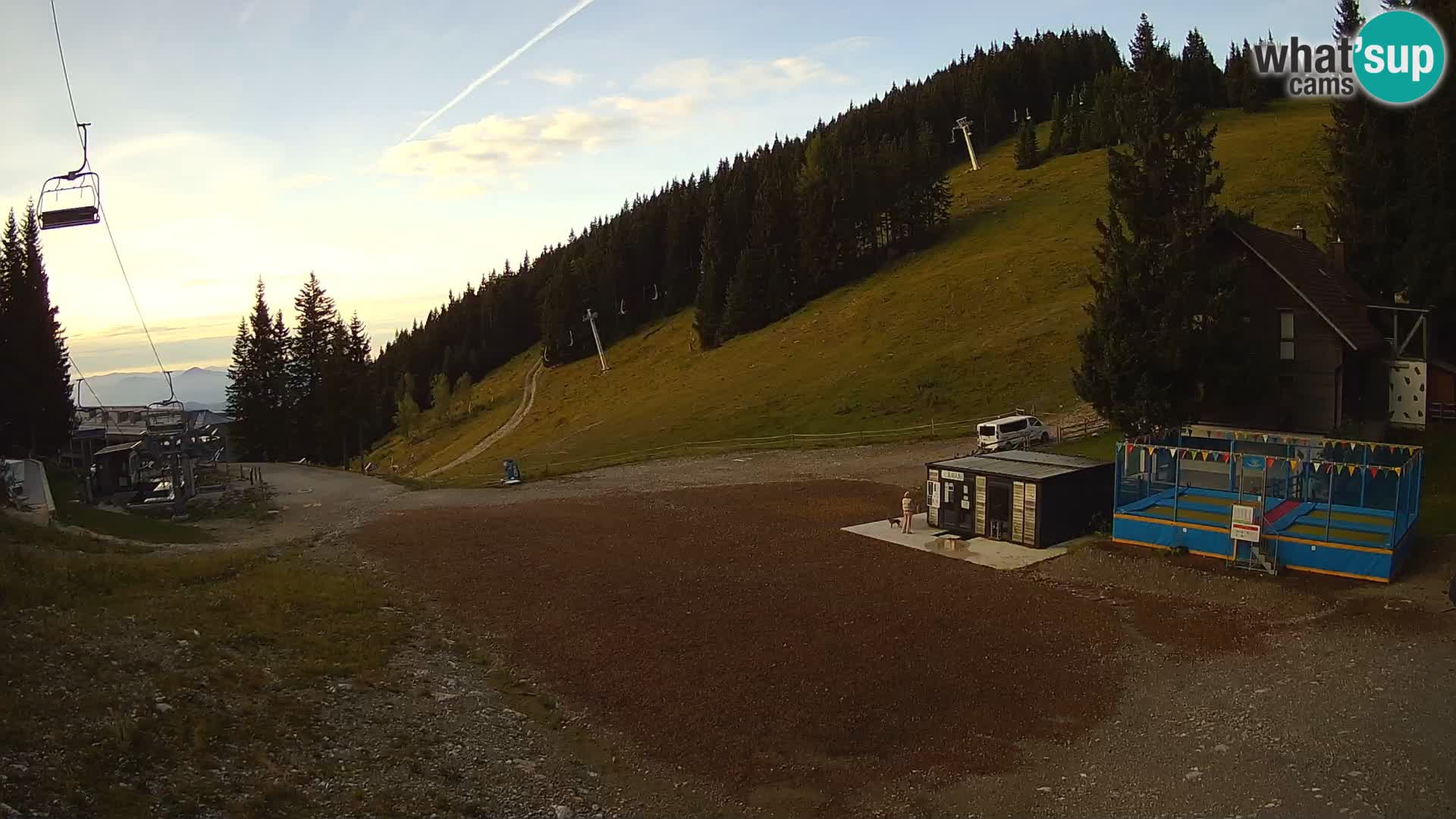 Spletna kamera smučišča GOLTE v živo – pogled na Medvedjak