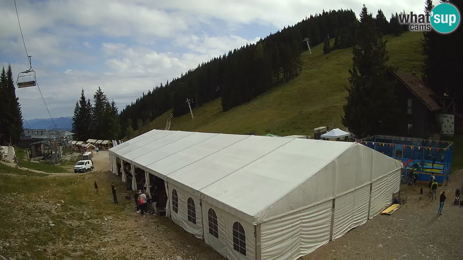 Spletna kamera smučišča GOLTE v živo – pogled na Medvedjak